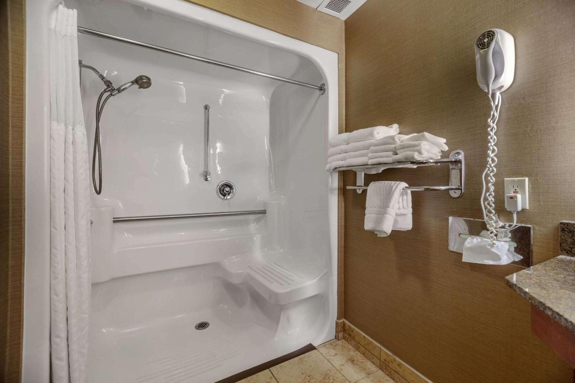 Comfort Suites Green Bay West photo 8