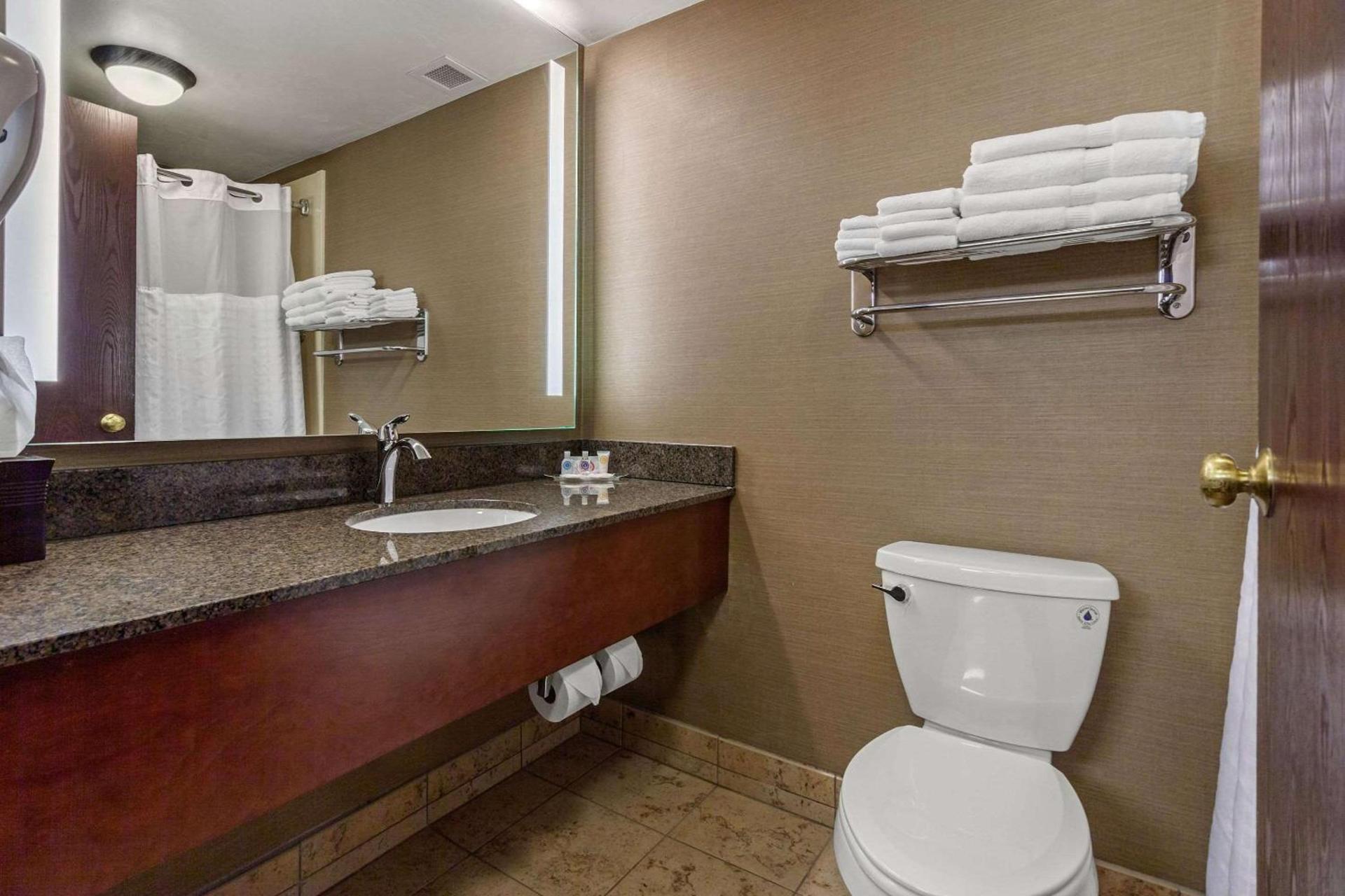 Comfort Suites Green Bay West photo 43