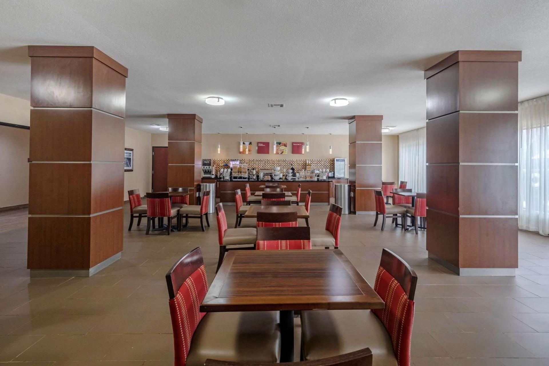 Comfort Suites Ennis photo 34