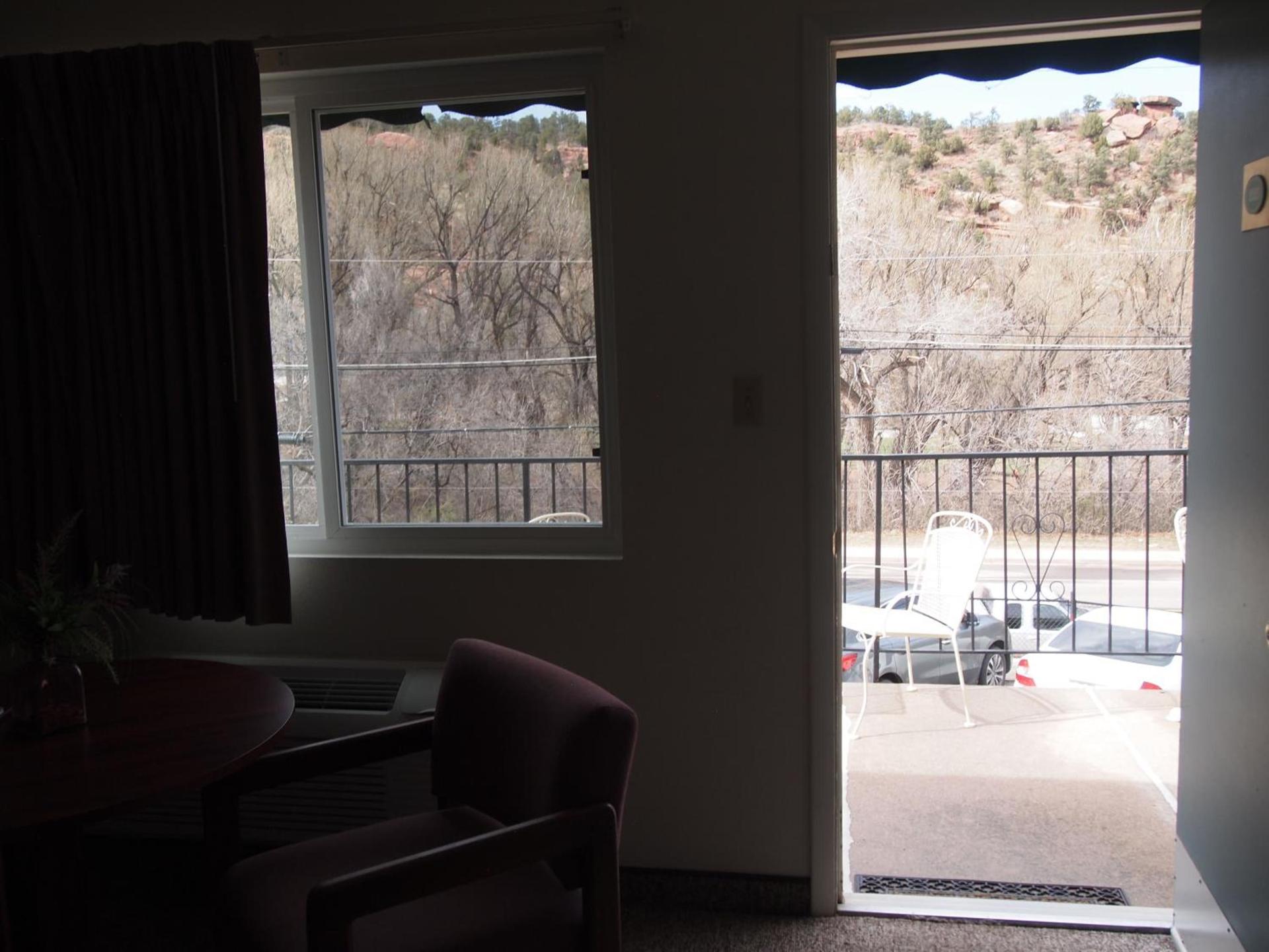 Eagle Motel photo 34
