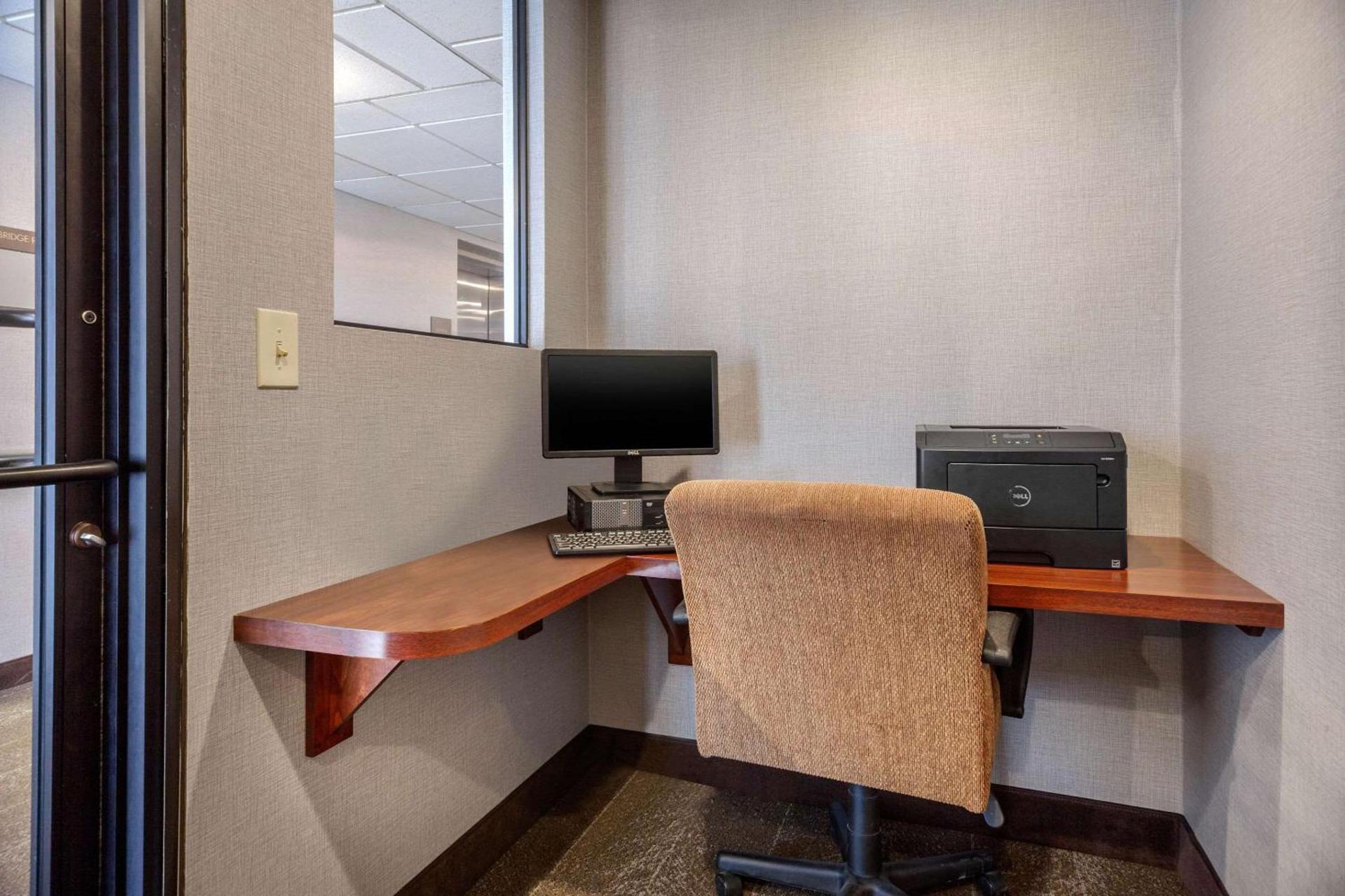 Comfort Suites Green Bay West photo 35