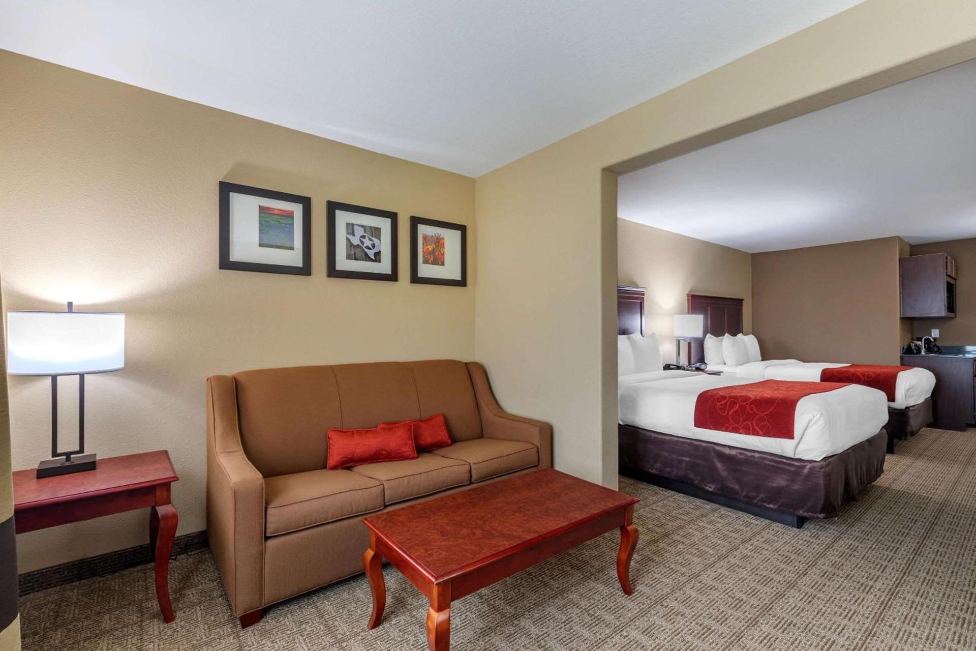 Comfort Suites Ennis photo 19