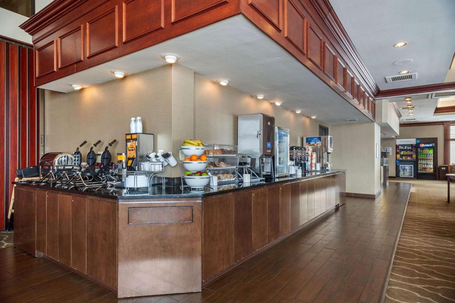Comfort Suites Green Bay West photo 29