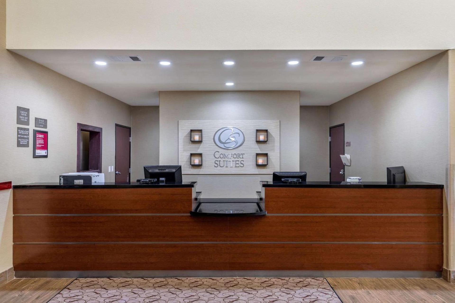 Comfort Suites Ennis photo 3