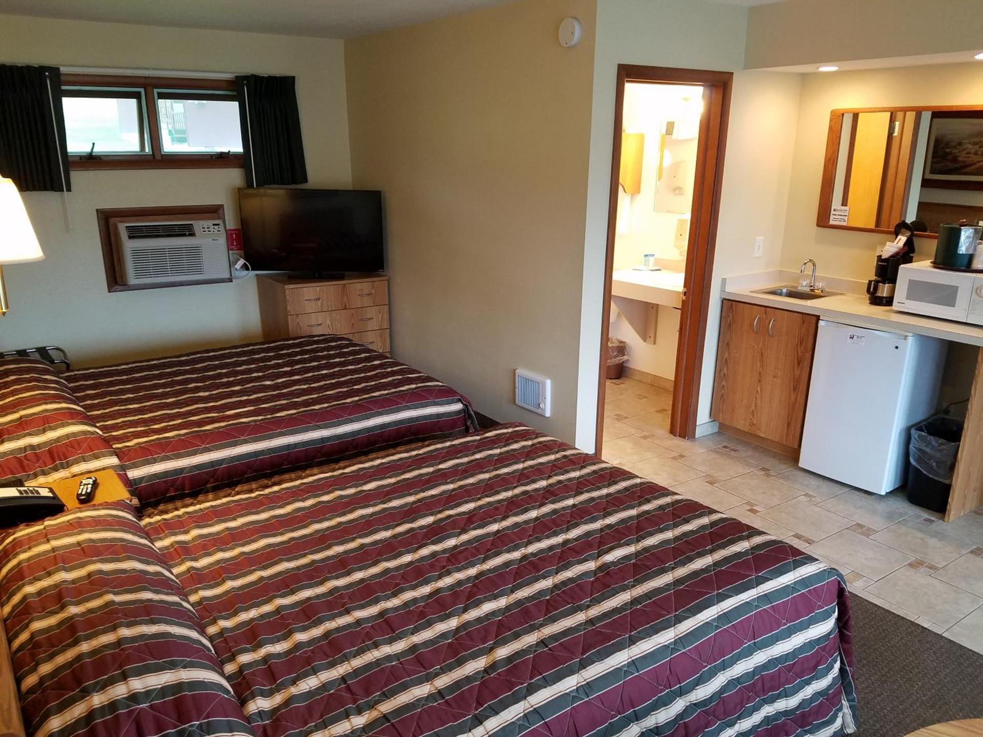 Black Hawk Motel & Suites photo 9