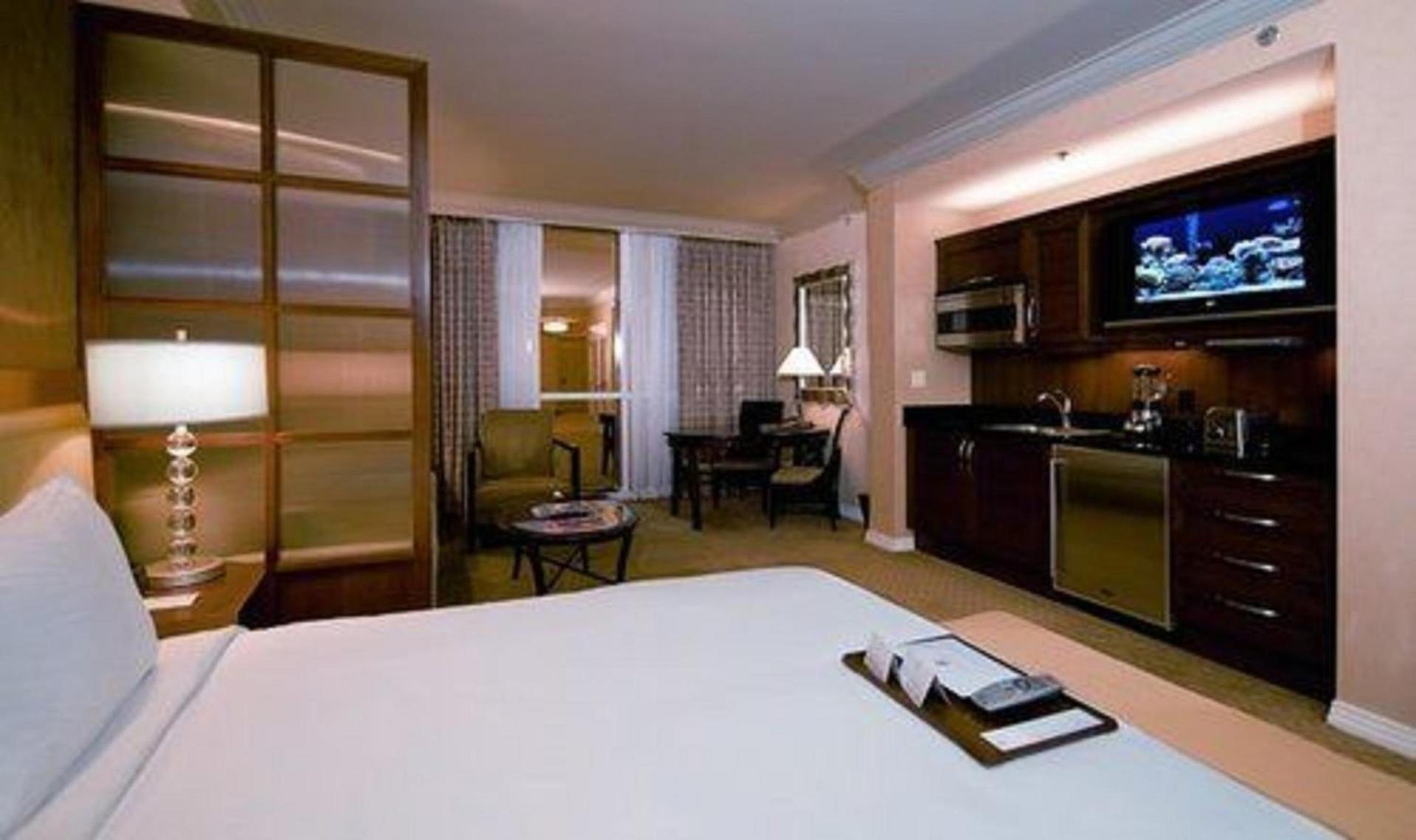 The Signature at MGM Grand - All Suites photo 7