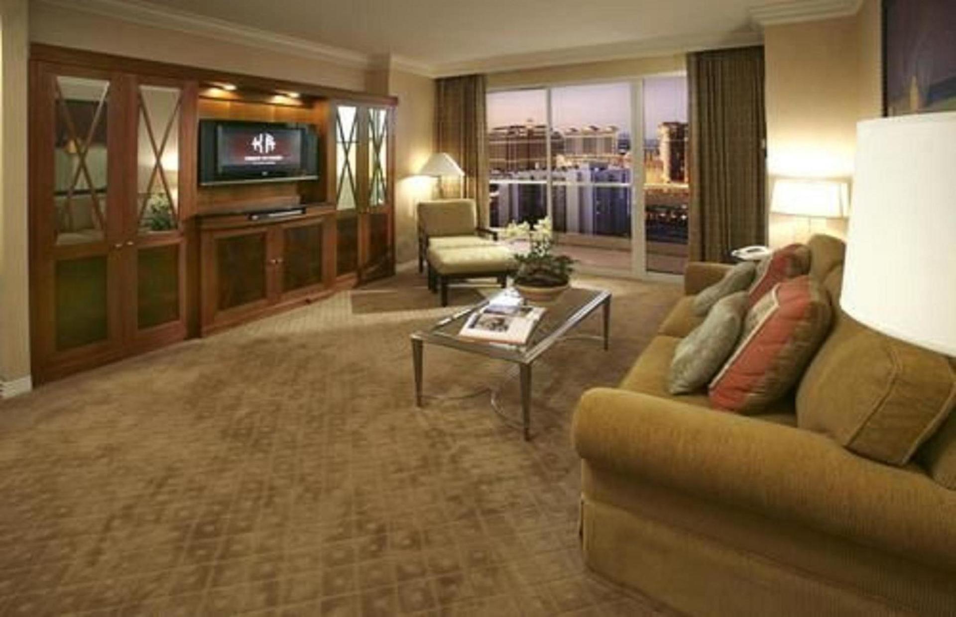 The Signature at MGM Grand - All Suites photo 15