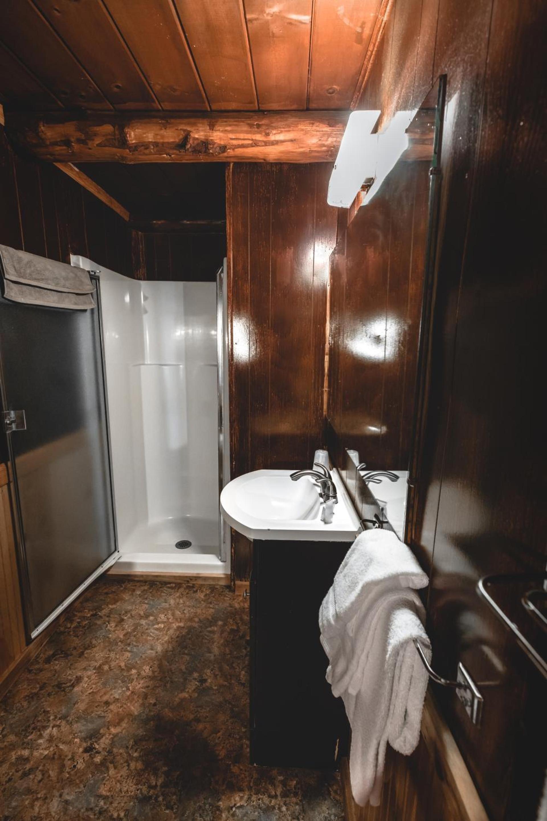 Gateway Inn & Cabins photo 17