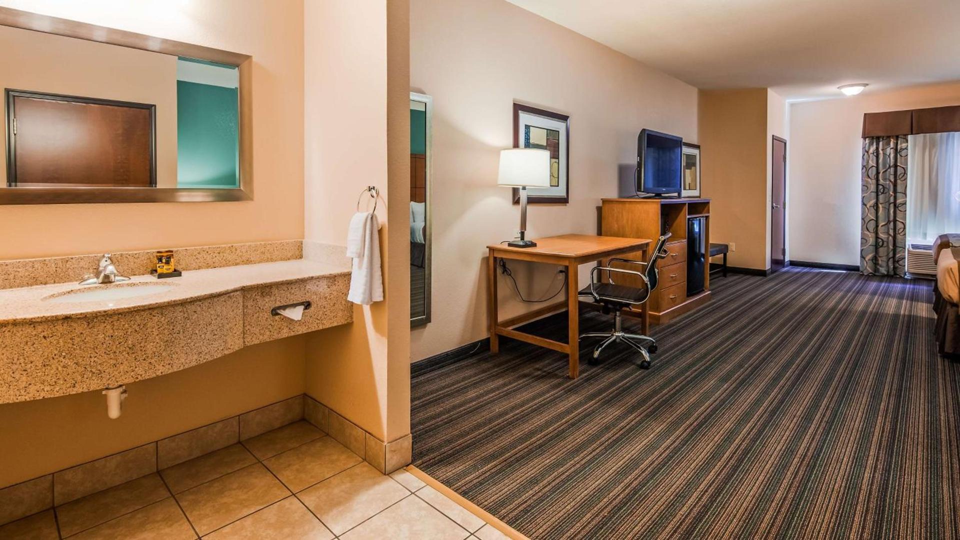 Best Western Plus Seminole Hotel & Suites photo 17