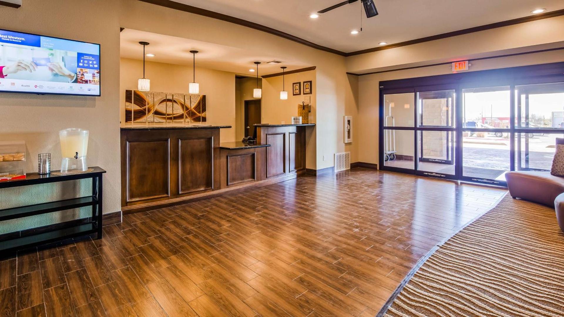 Best Western Plus Seminole Hotel & Suites photo 10