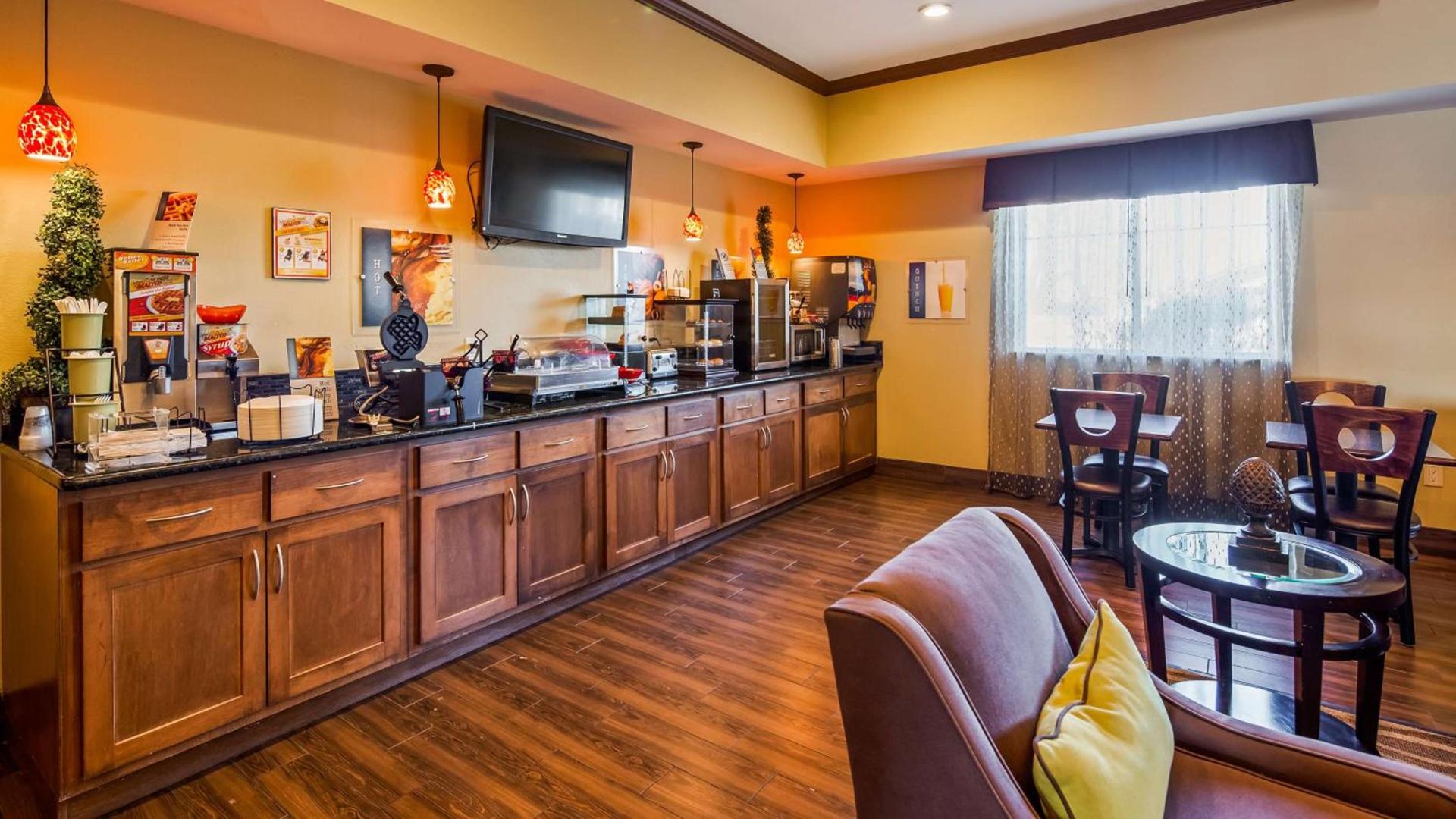 Best Western Plus Seminole Hotel & Suites photo 4