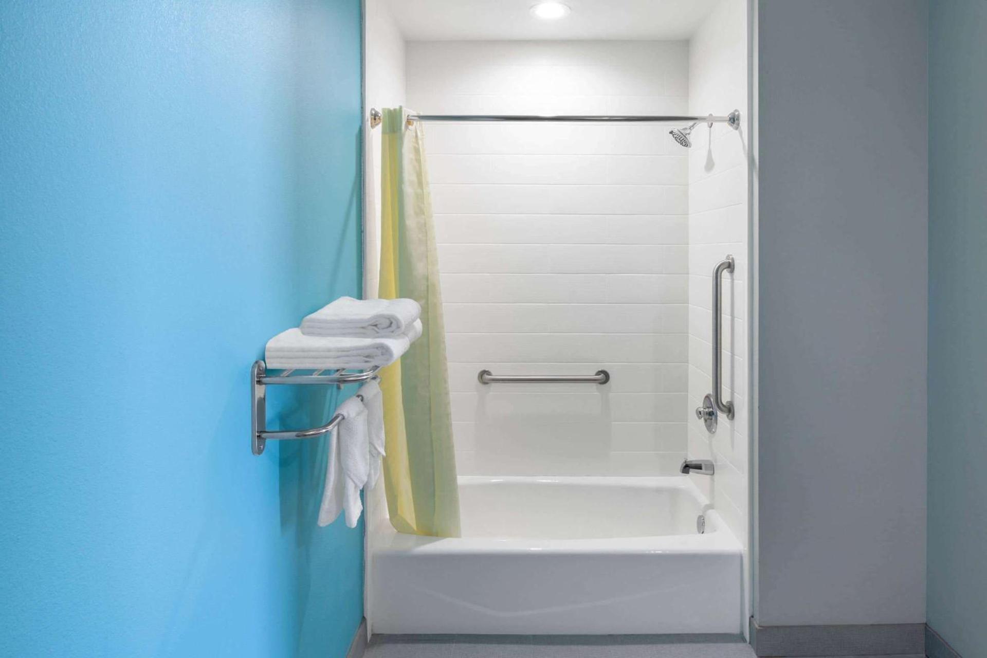 Americas Best Value Inn Houston Willowbrook photo 12