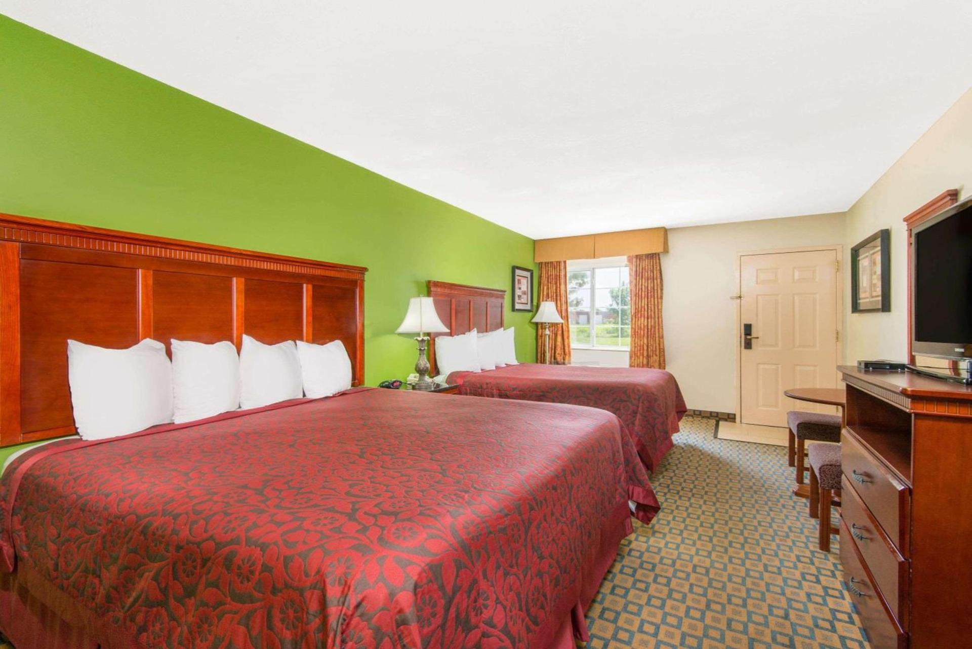 Days Inn & Suites by Wyndham Wichita photo 13