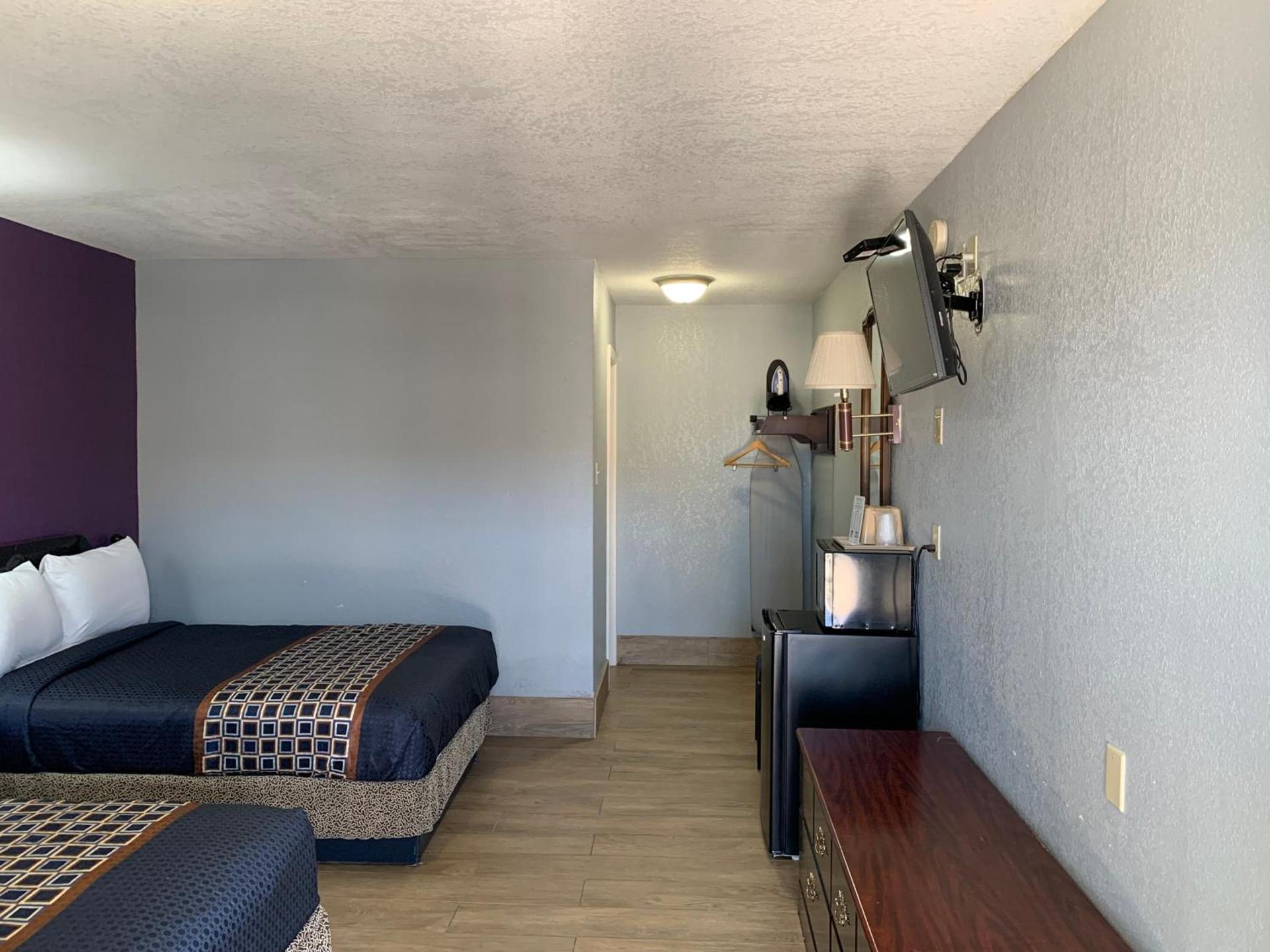 Texas Inn McAllen Airport photo 7