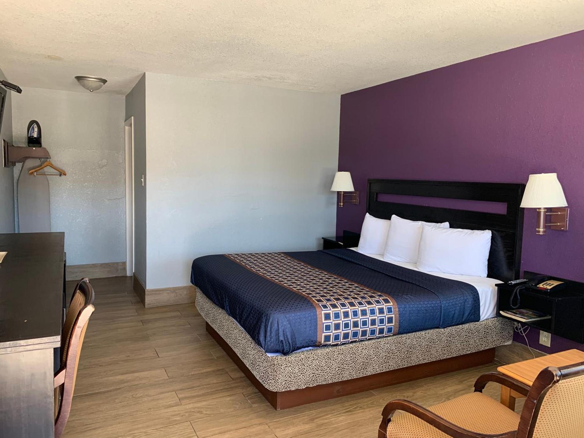 Texas Inn McAllen Airport photo 5