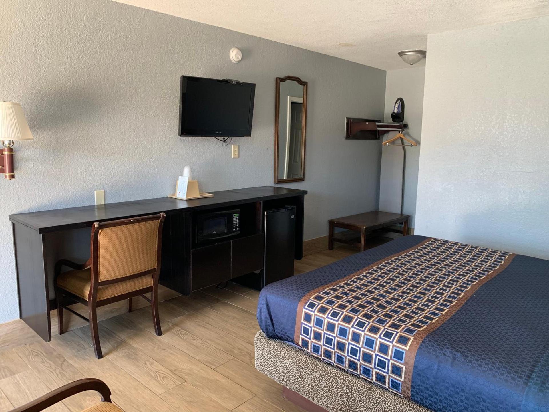 Texas Inn McAllen Airport photo 4