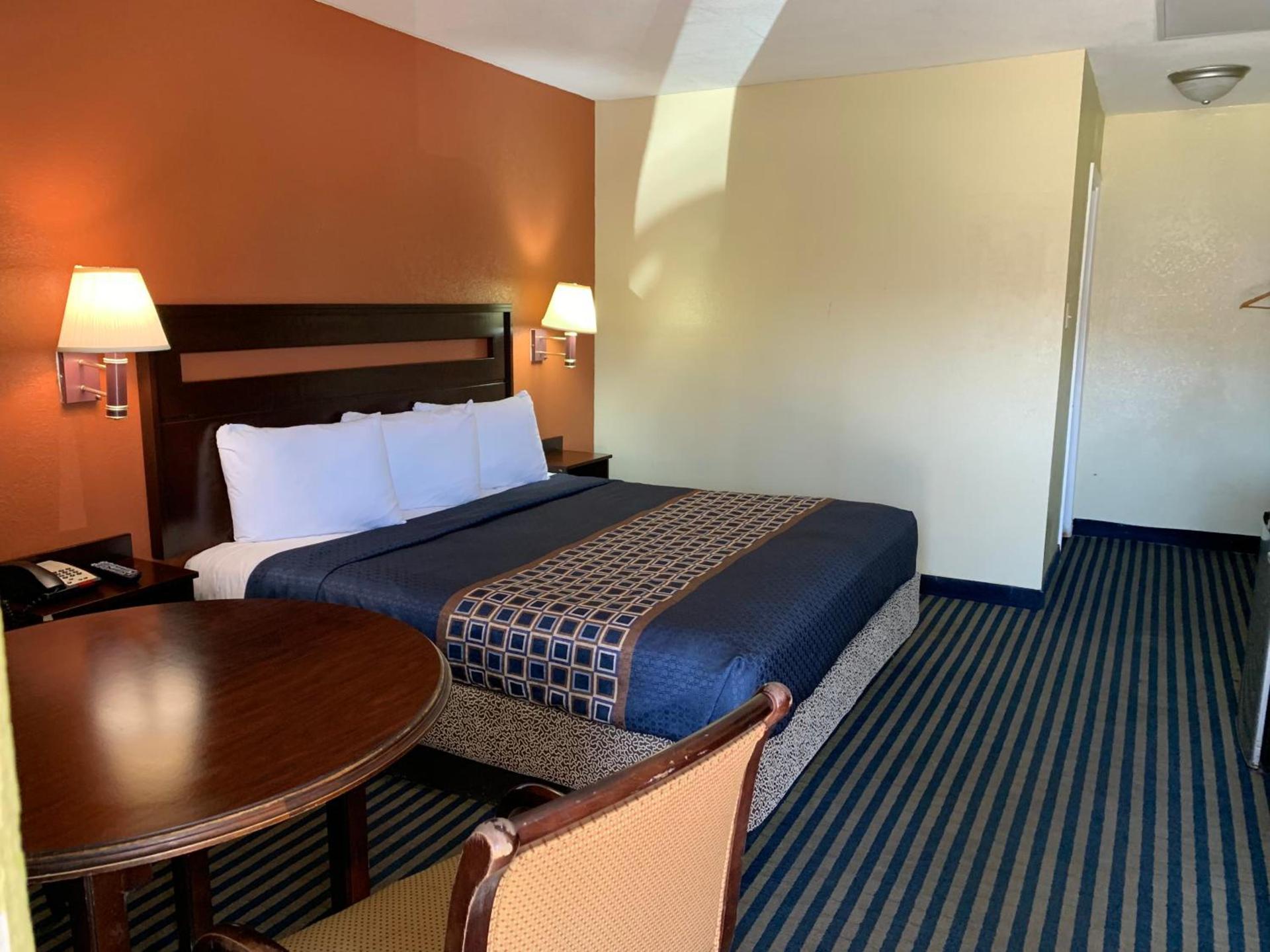 Texas Inn McAllen Airport photo 3