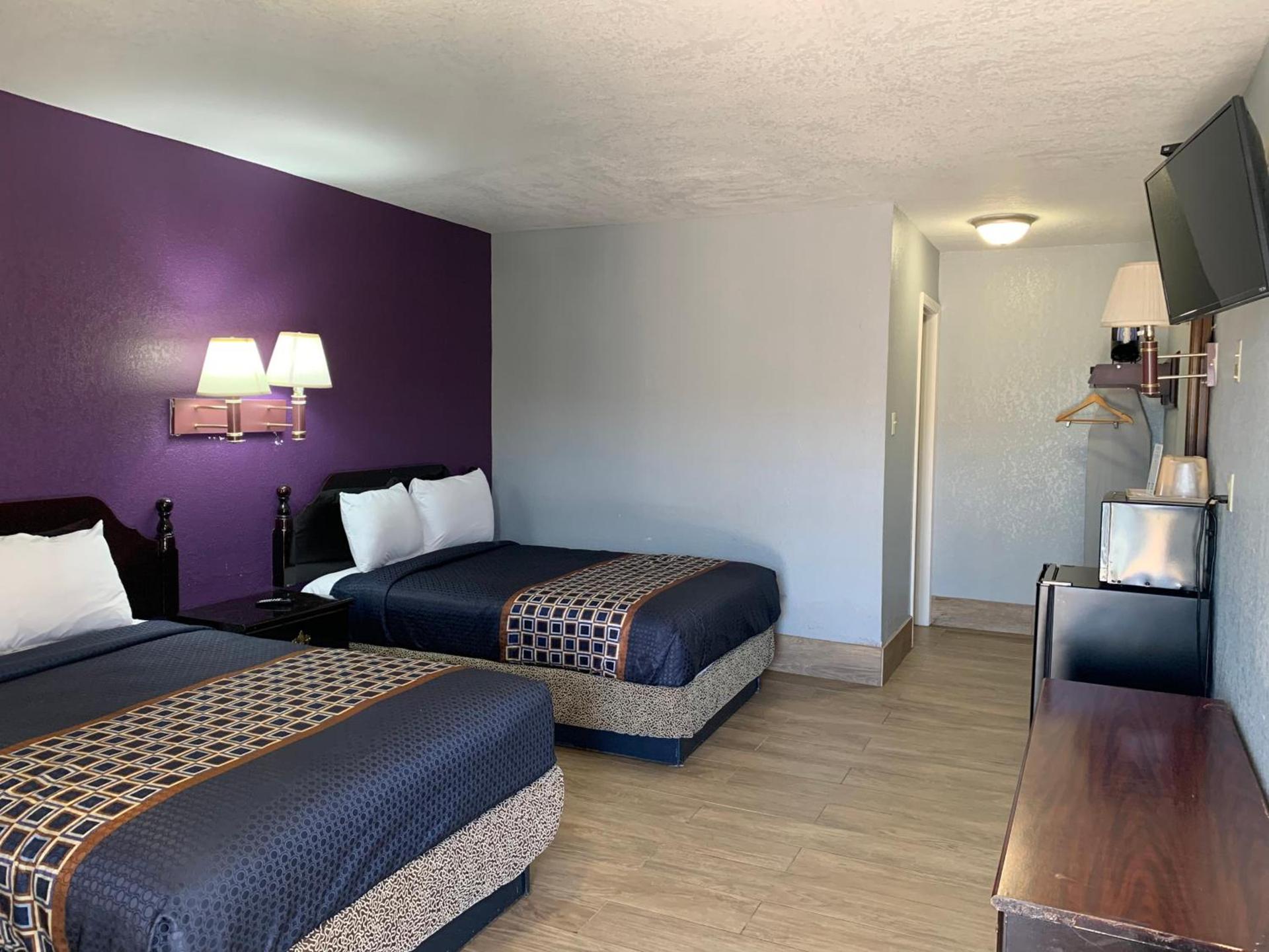 Texas Inn McAllen Airport photo 2