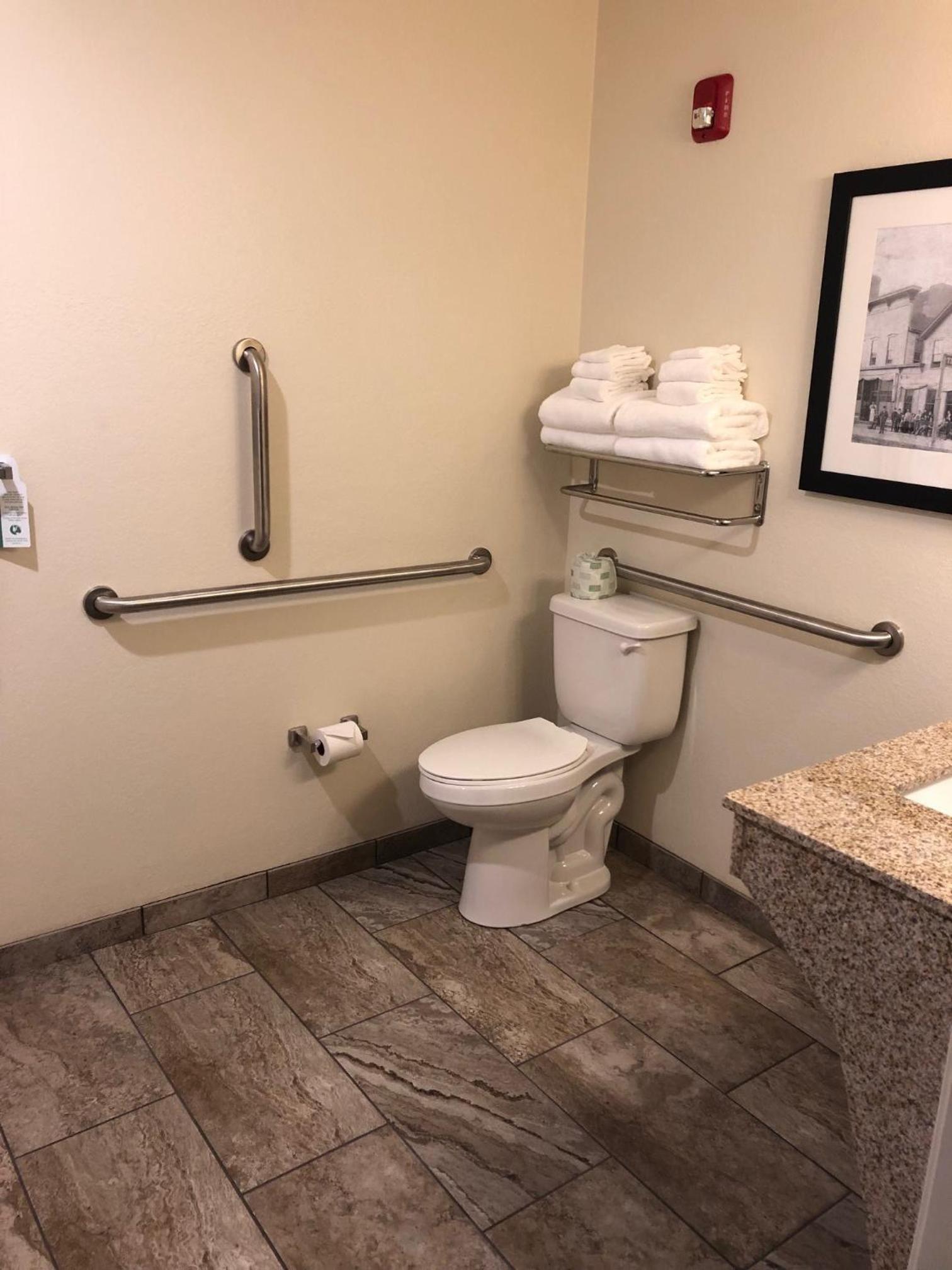 Cobblestone Inn and Suites - Ashland photo 3