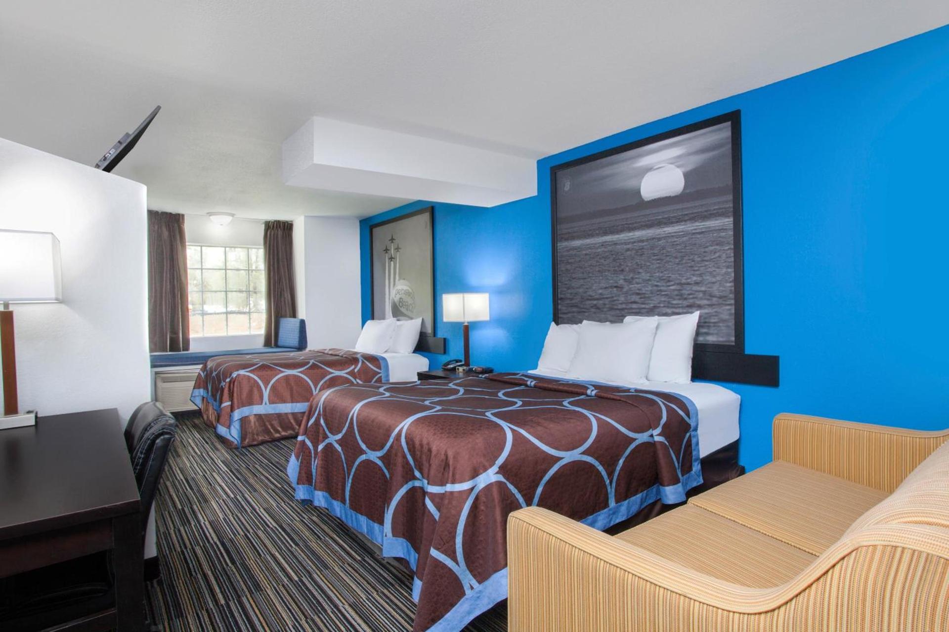 Super 8 by Wyndham Pensacola photo 29