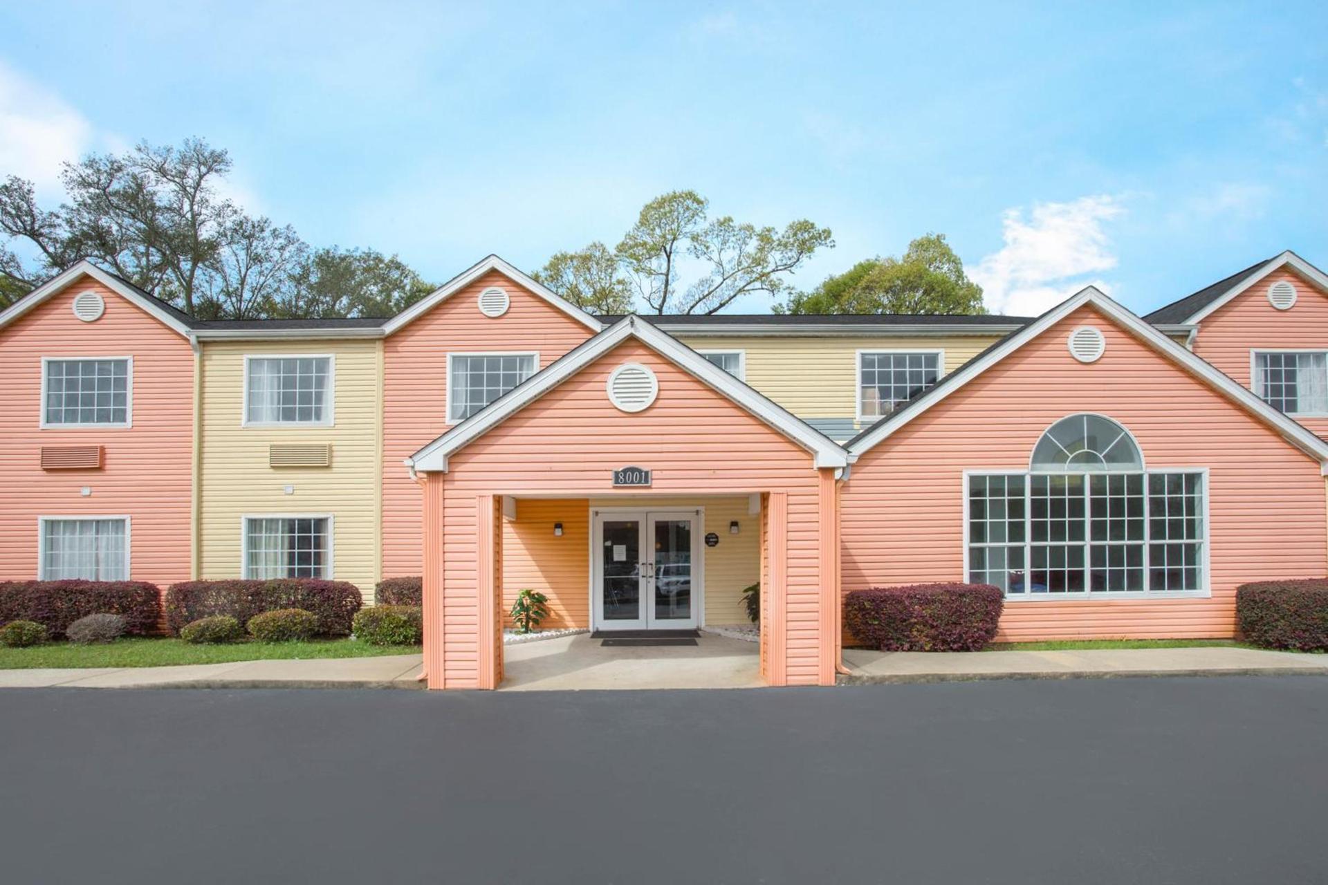 Super 8 by Wyndham Pensacola photo 37