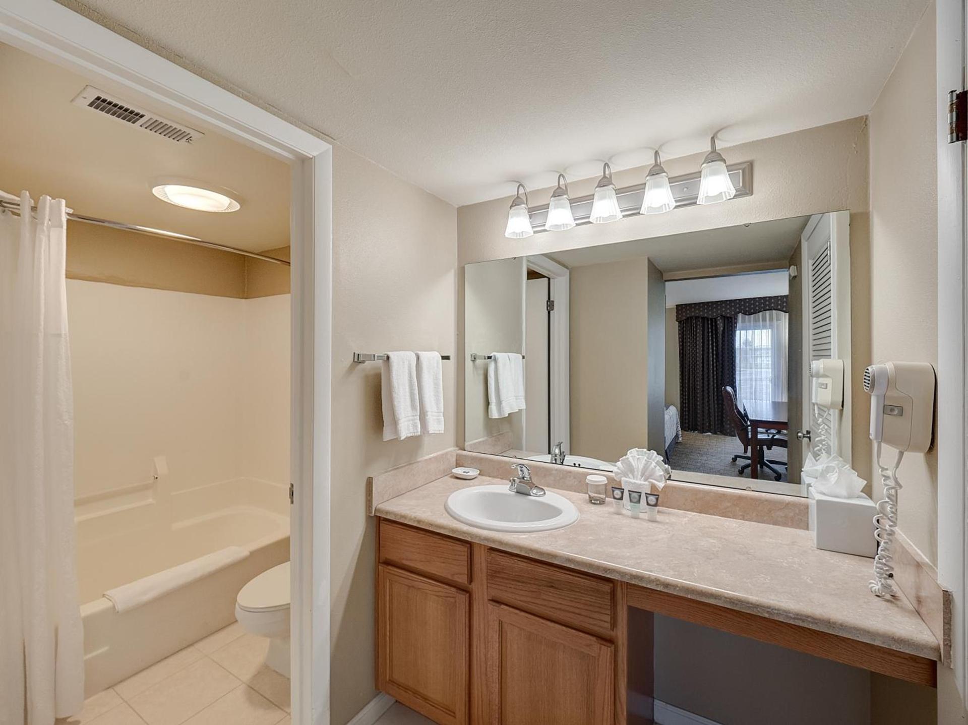 Red Lion Inn & Suites Urbana photo 33