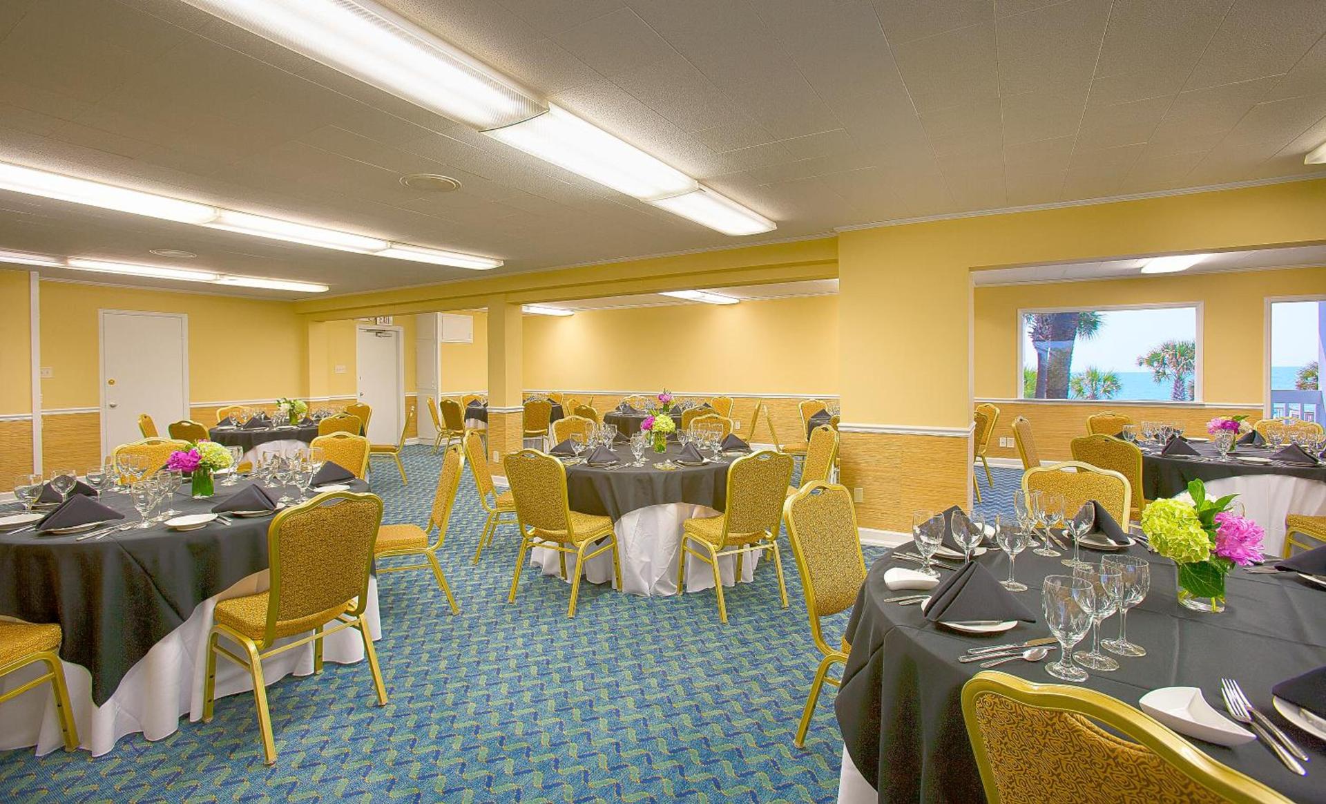 Oceanfront Litchfield Inn photo 10