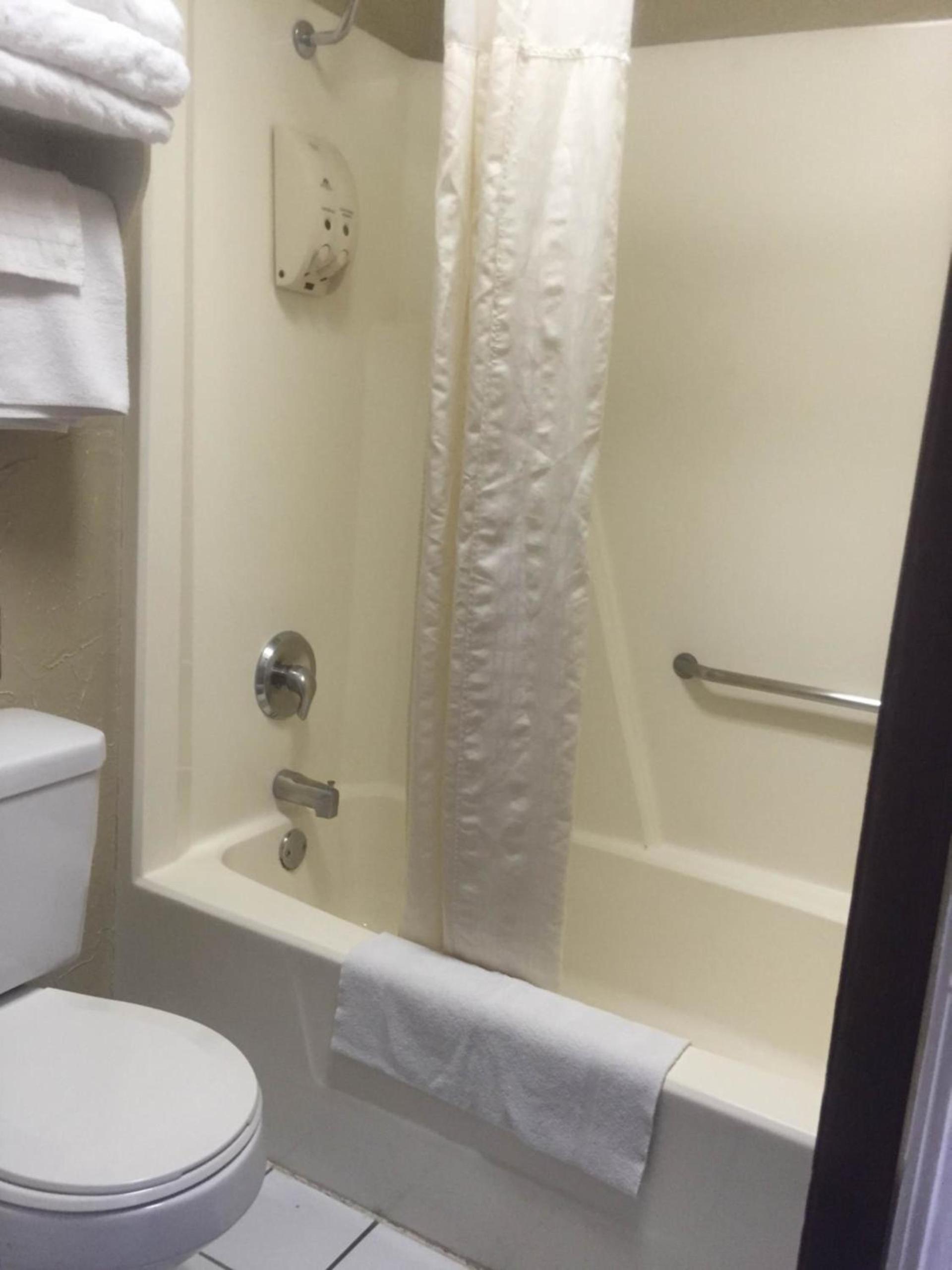 Americas Best Value Inn - Legend's Inn photo 29