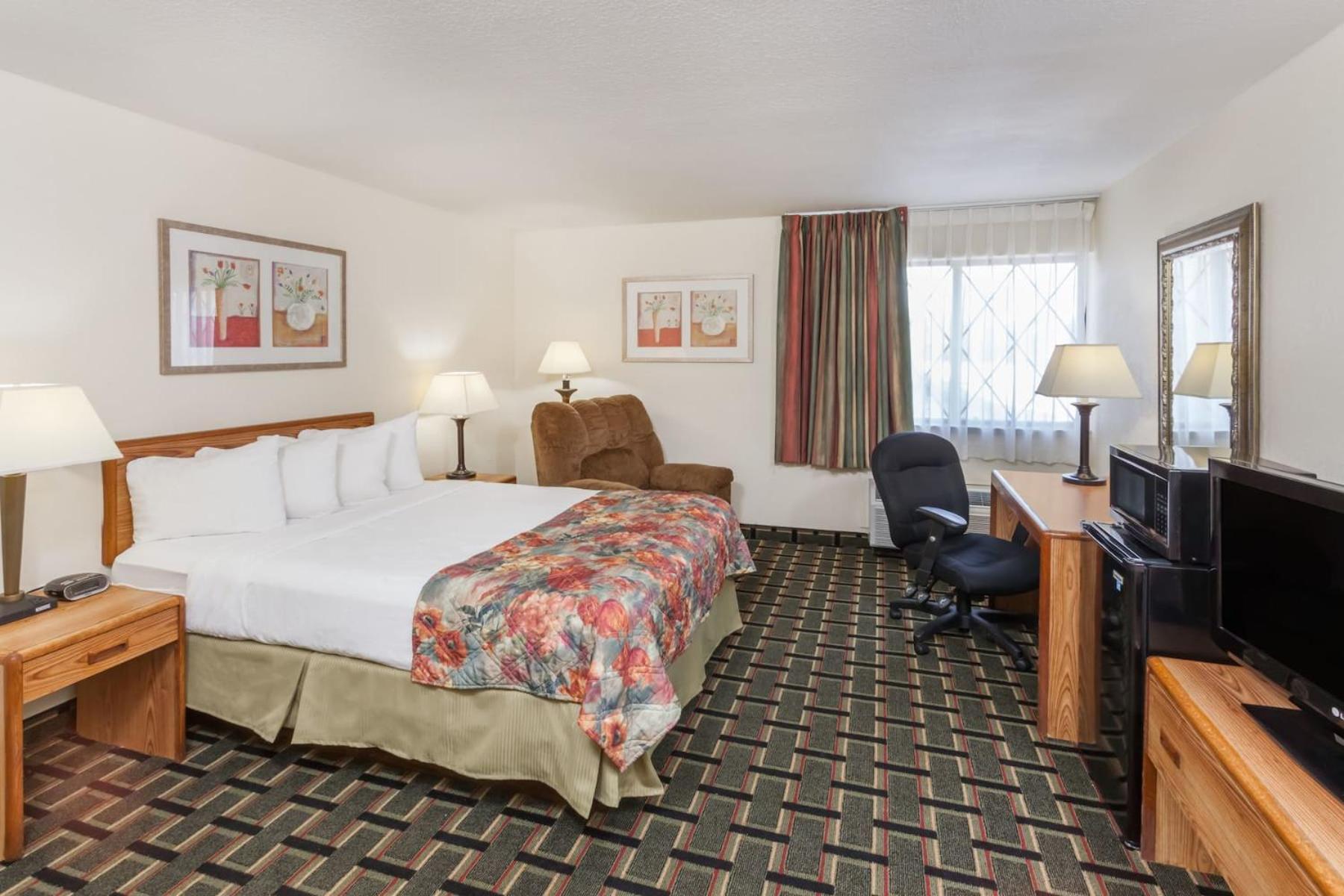 Baymont by Wyndham Decatur photo 27
