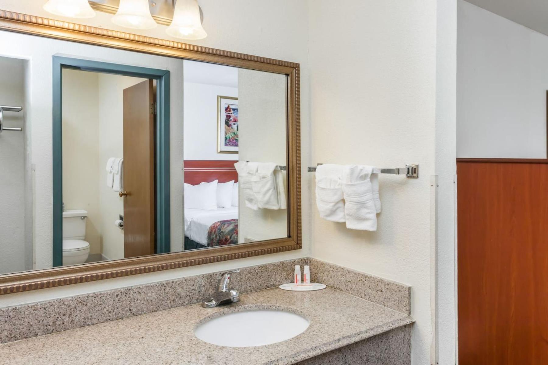 Baymont by Wyndham Decatur photo 28