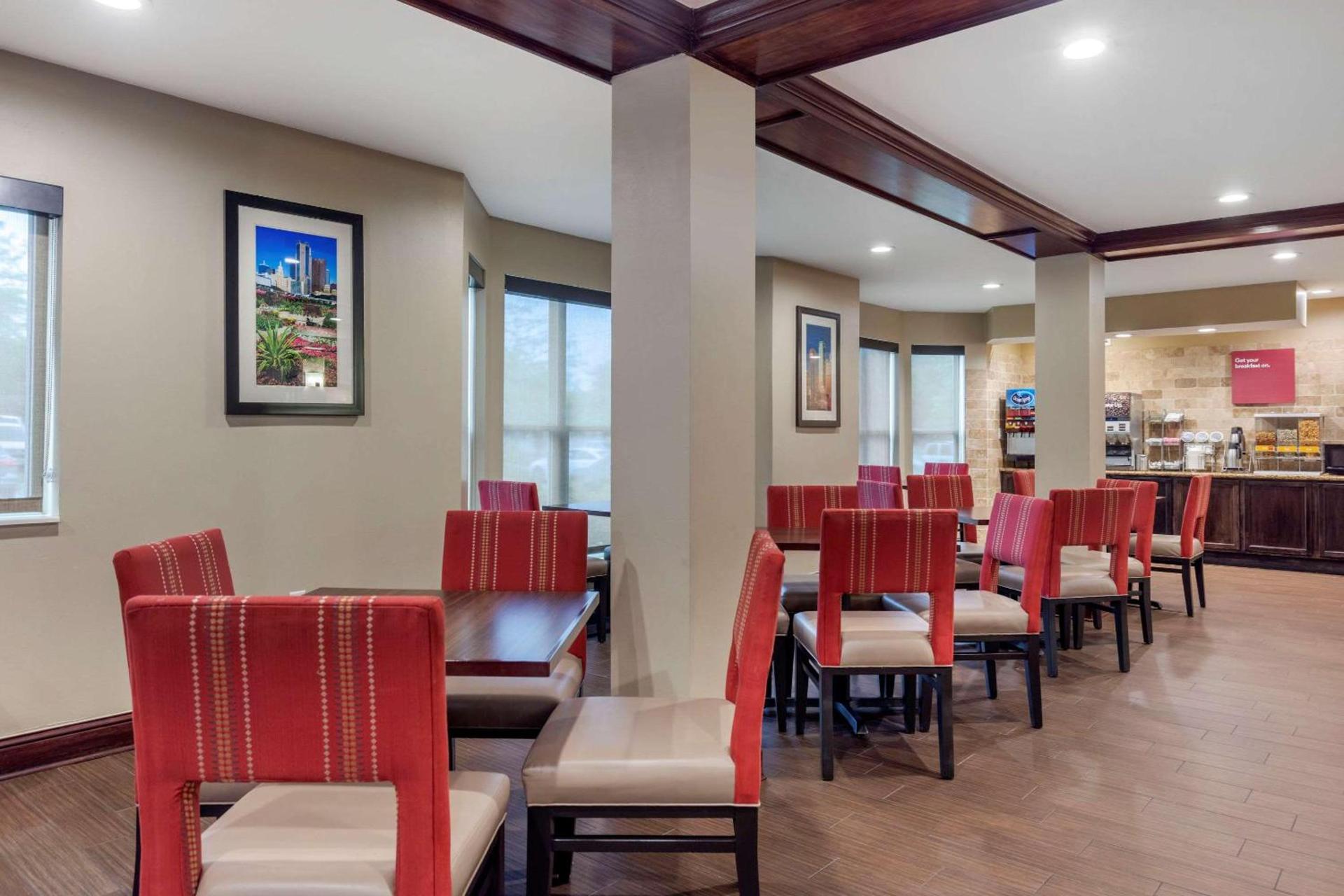 Comfort Suites North Dallas photo 48