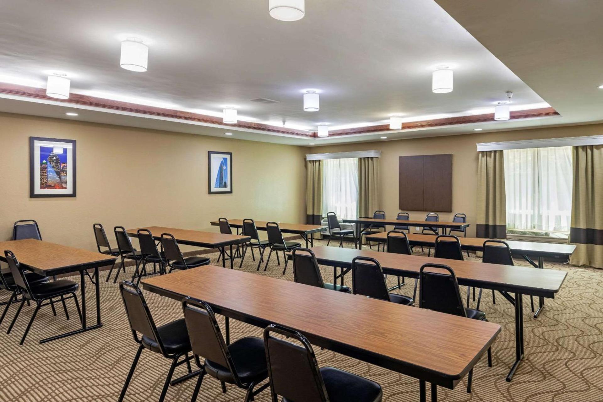 Comfort Suites North Dallas photo 47