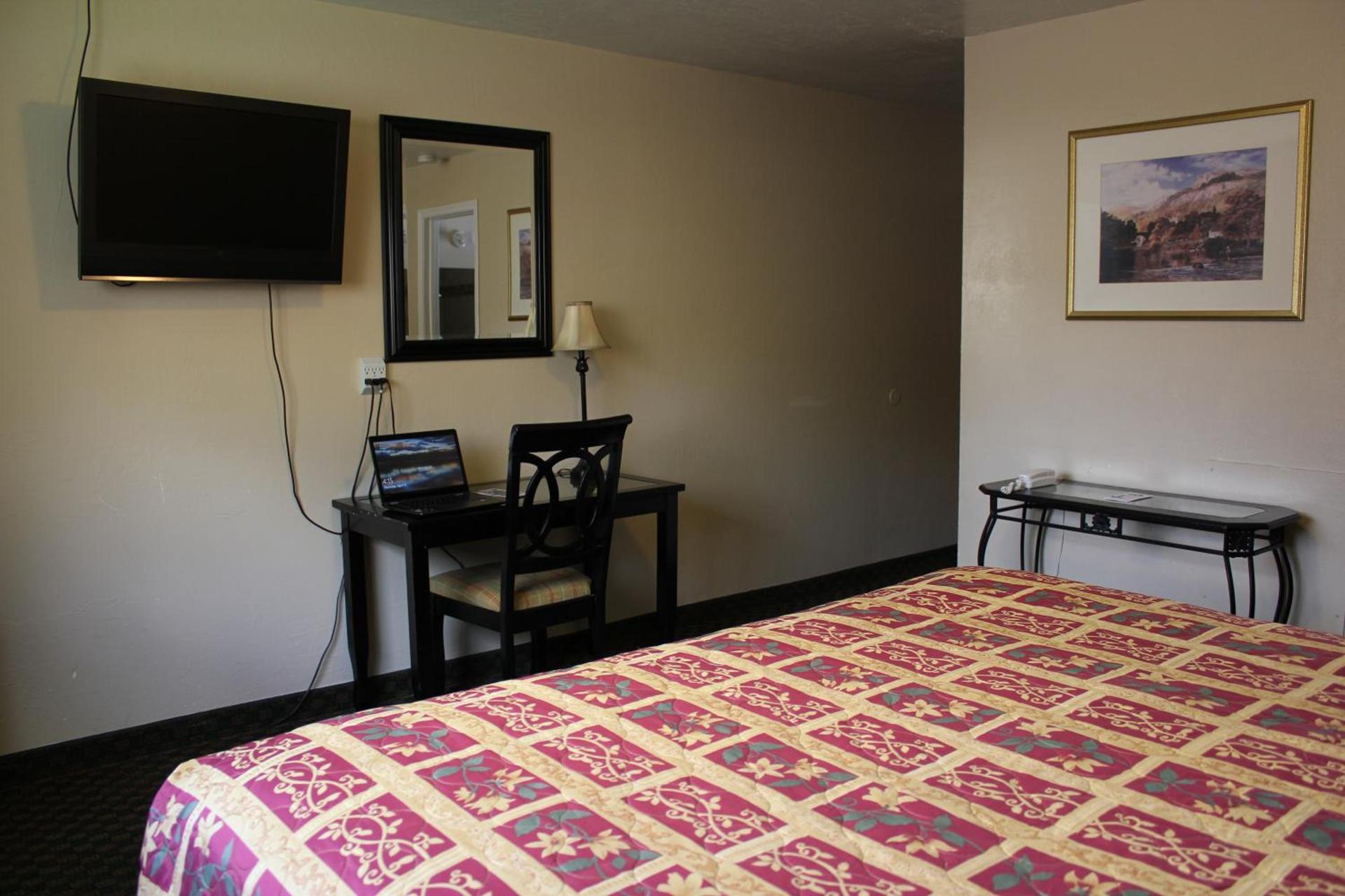 Lava Spa Motel & RV photo 9