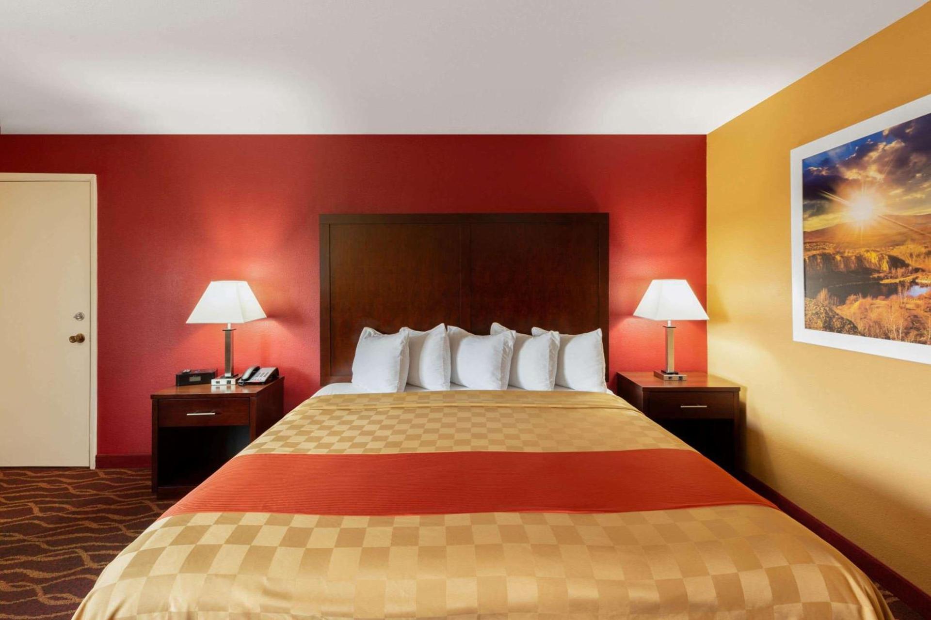 Rosewood Inn & Suites photo 33
