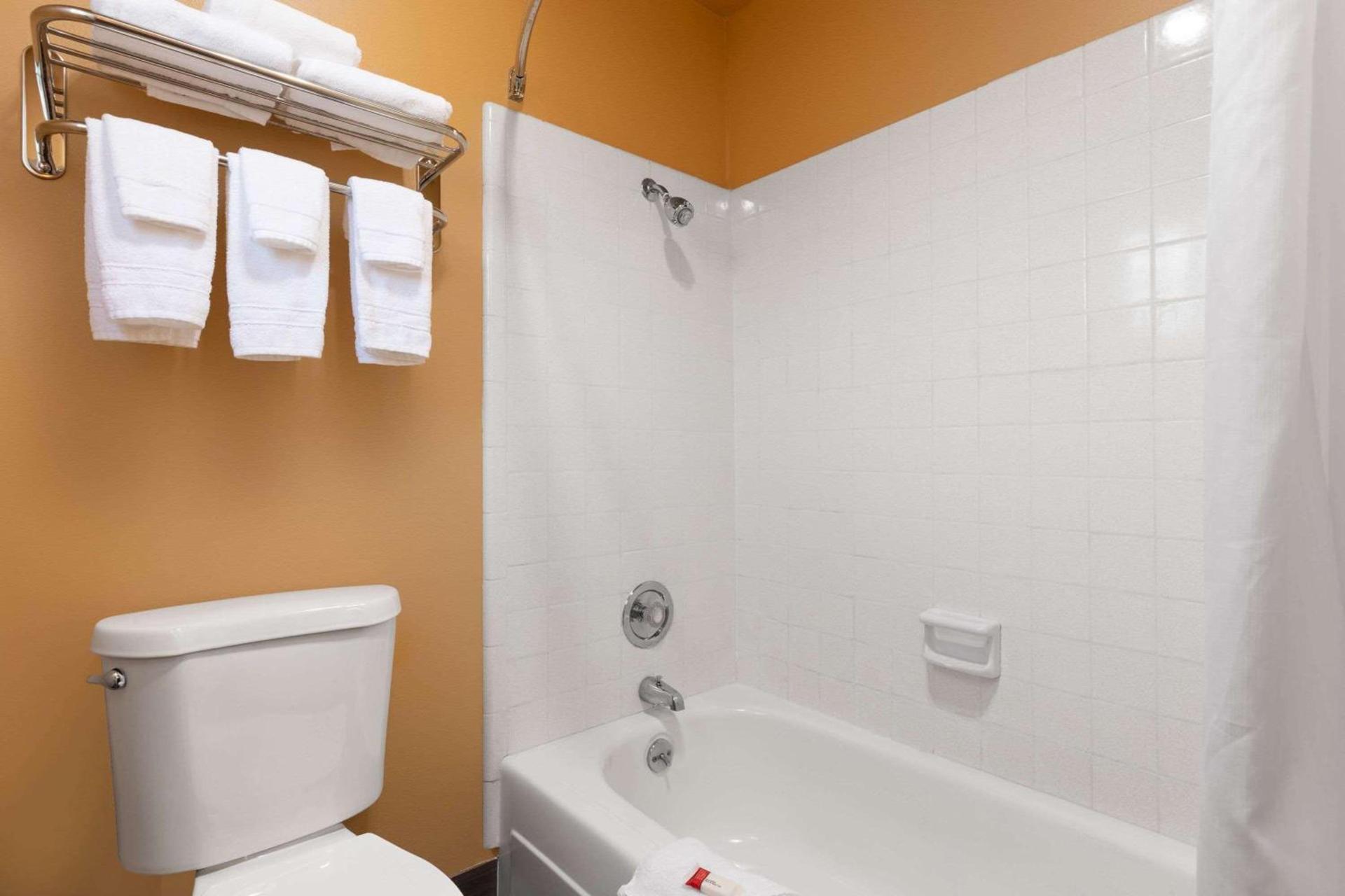 Rosewood Inn & Suites photo 29