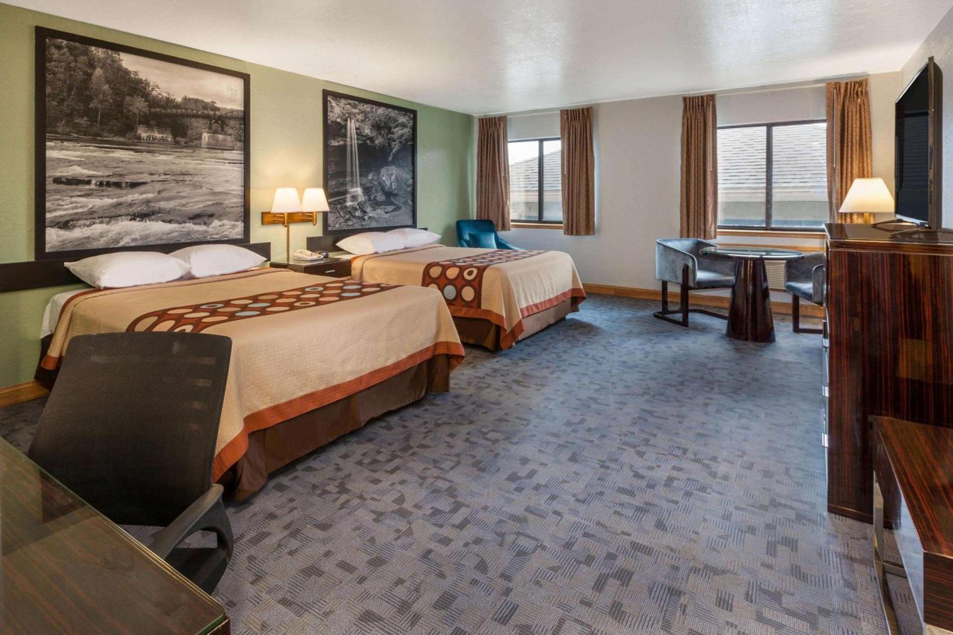 Super 8 by Wyndham Uniontown PA photo 14