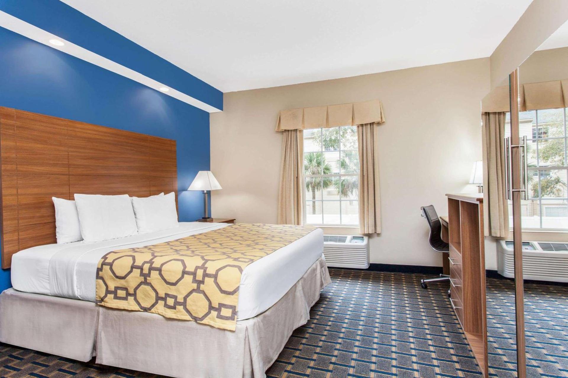 Baymont by Wyndham Jacksonville/Butler Blvd photo 9
