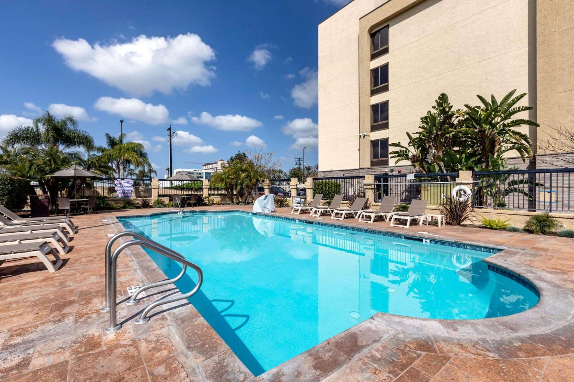 Comfort Inn Anaheim Resort photo 2