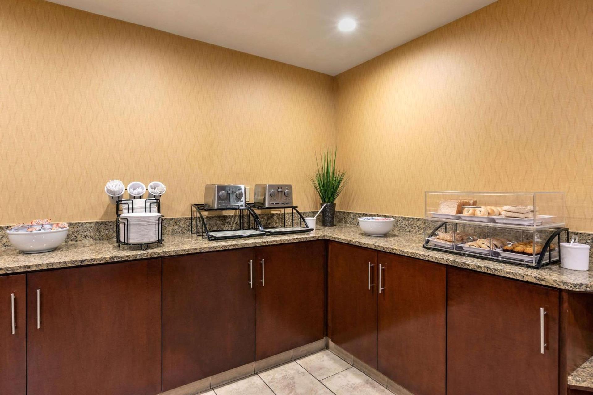 Comfort Inn Anaheim Resort photo 25