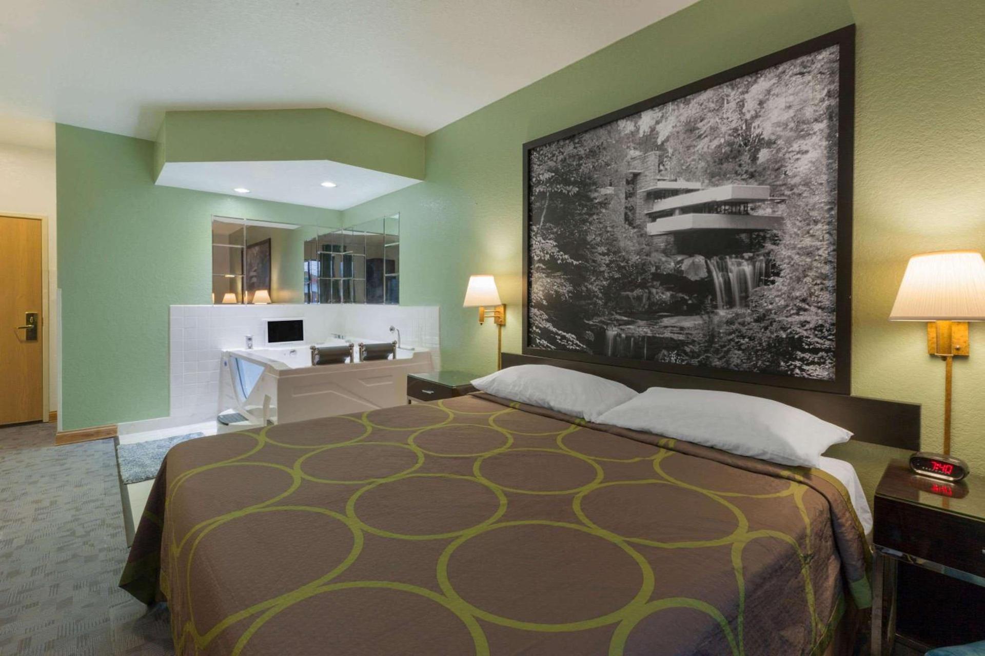 Super 8 by Wyndham Uniontown PA photo 12