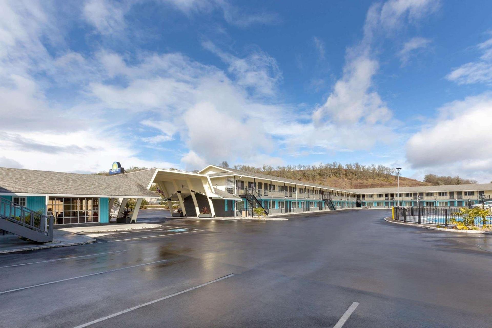 Rosewood Inn & Suites — hotel in Roseburg