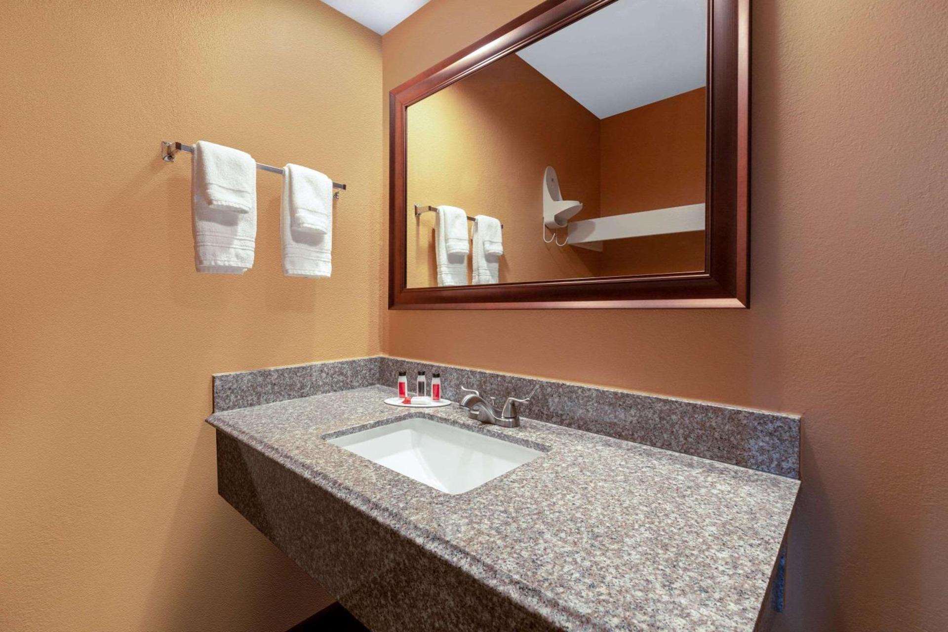 Rosewood Inn & Suites photo 24