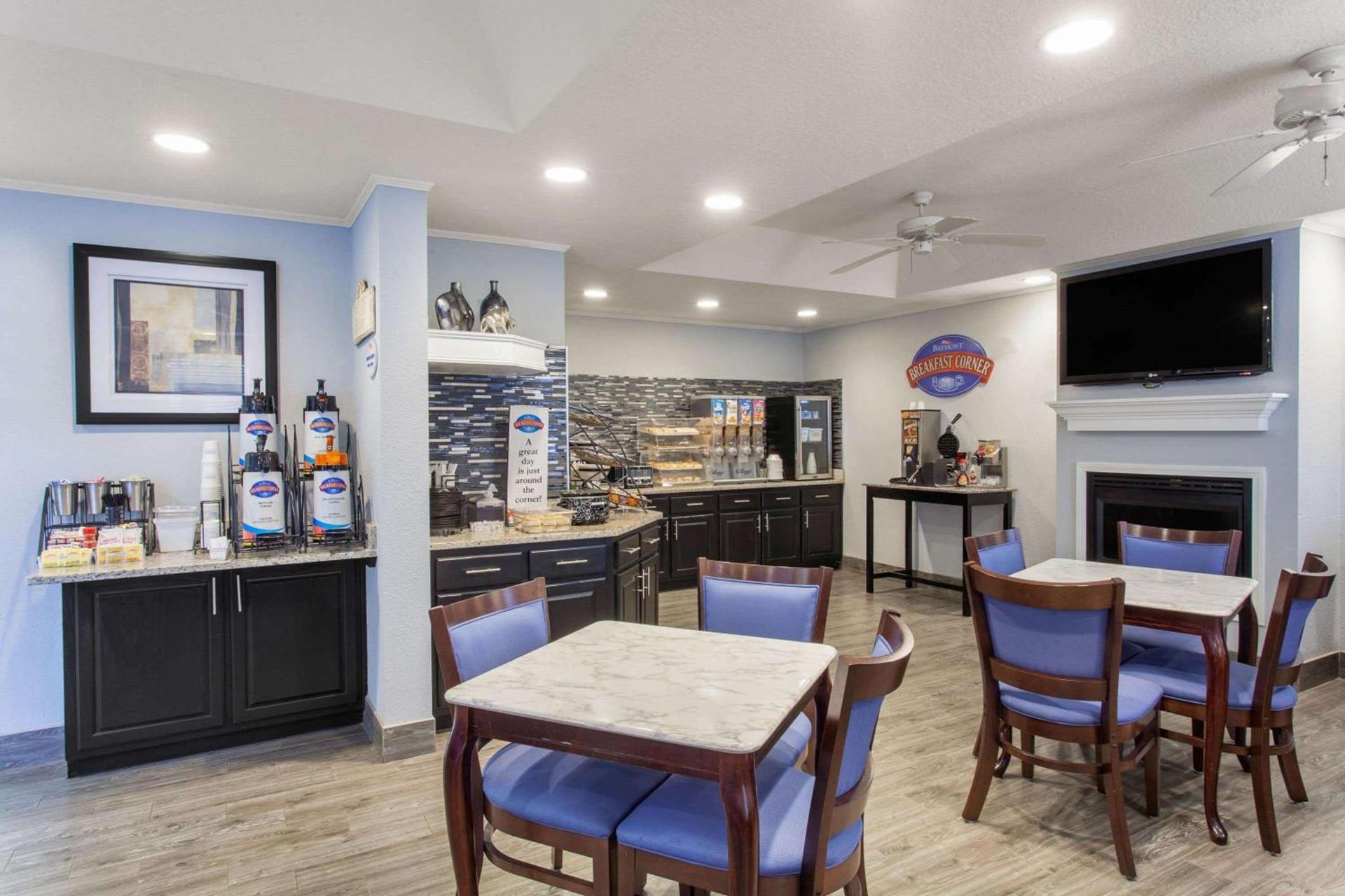 Baymont by Wyndham Jacksonville/Butler Blvd photo 3