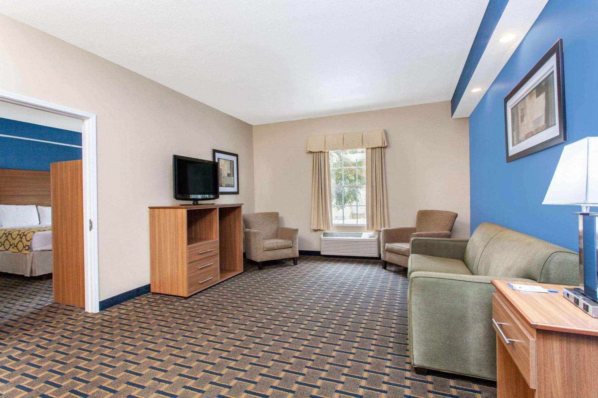 Baymont by Wyndham Jacksonville/Butler Blvd photo 6