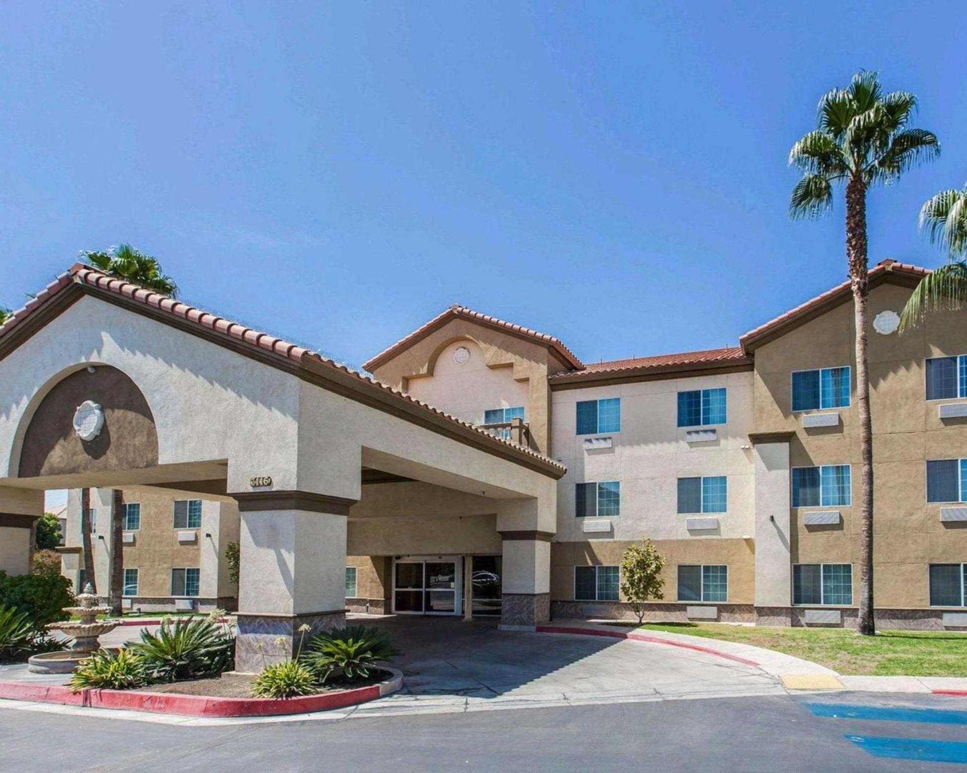 Comfort Suites Bakersfield photo 2