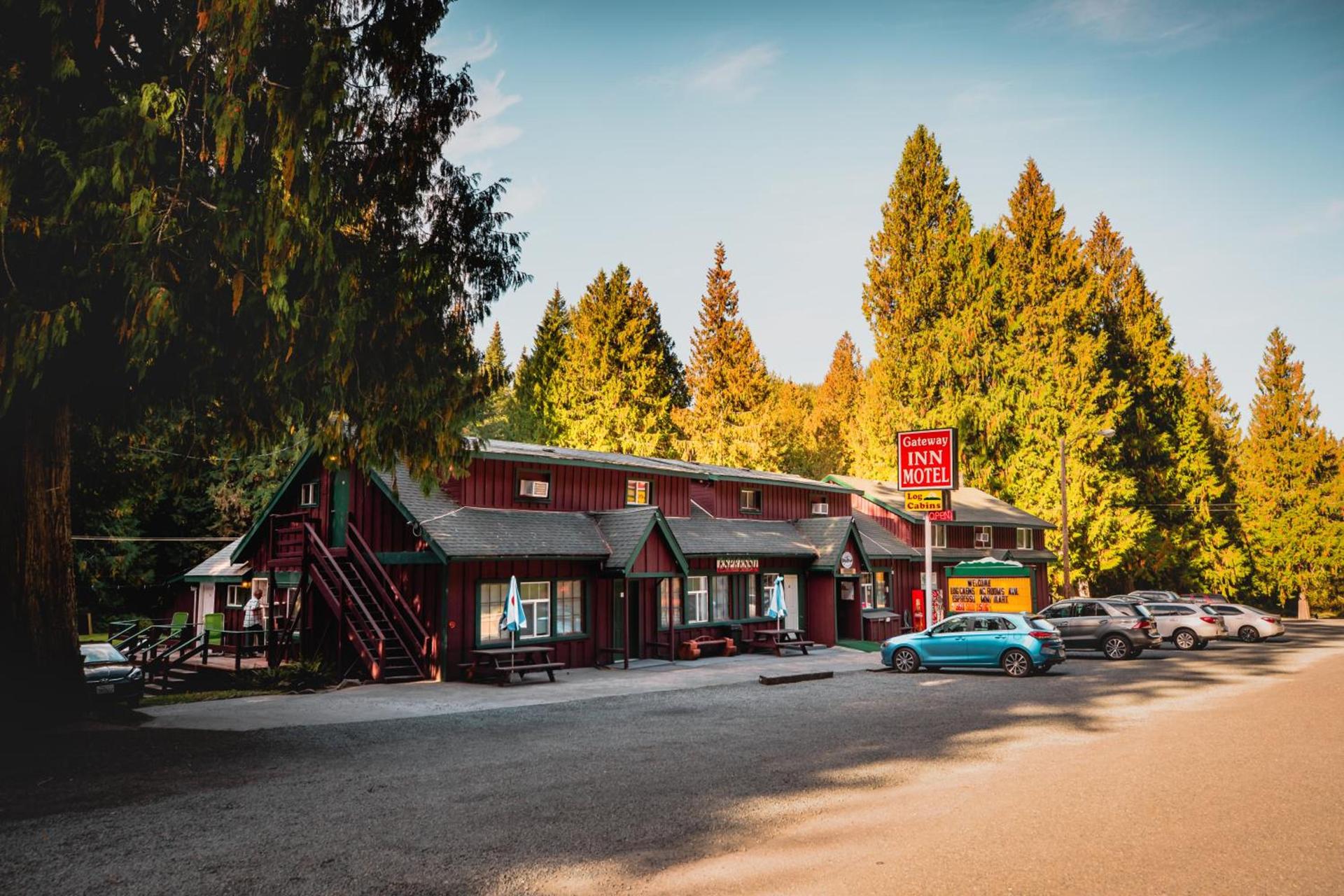 Gateway Inn & Cabins photo 56