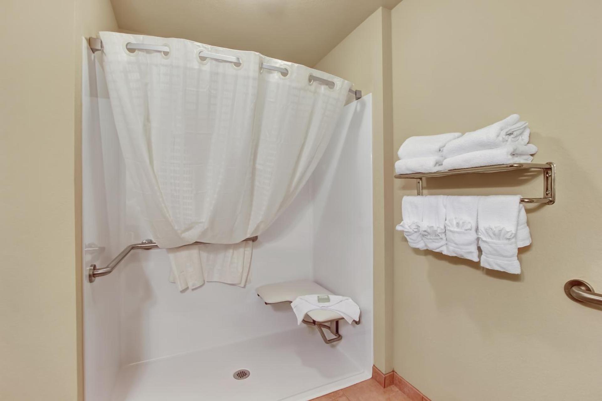Cobblestone Hotel & Suites - Waynesboro photo 3
