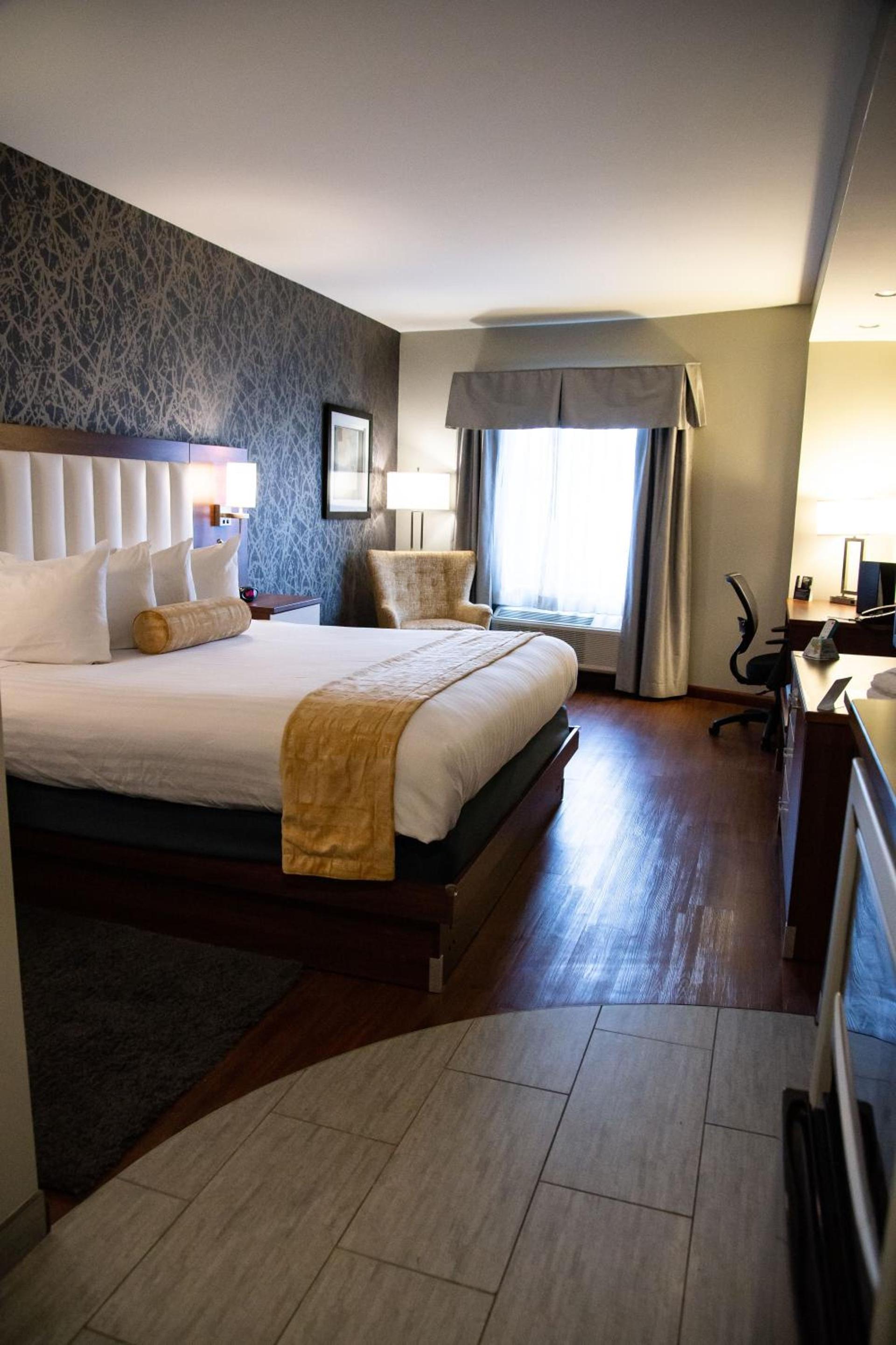 Best Western On The Avenue photo 16