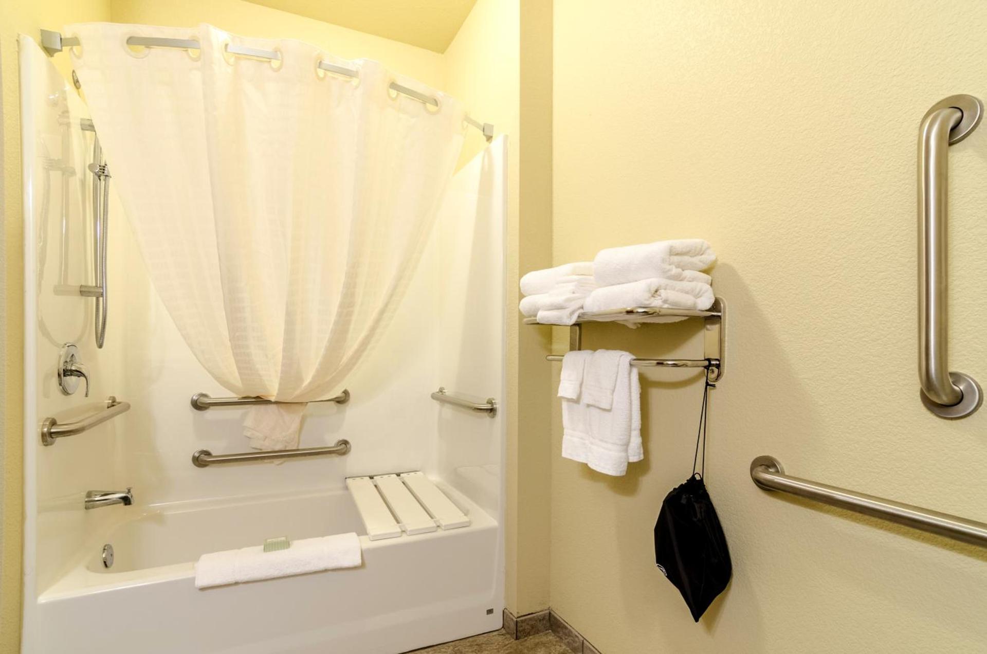 Cobblestone Hotel & Suites - McCook photo 32
