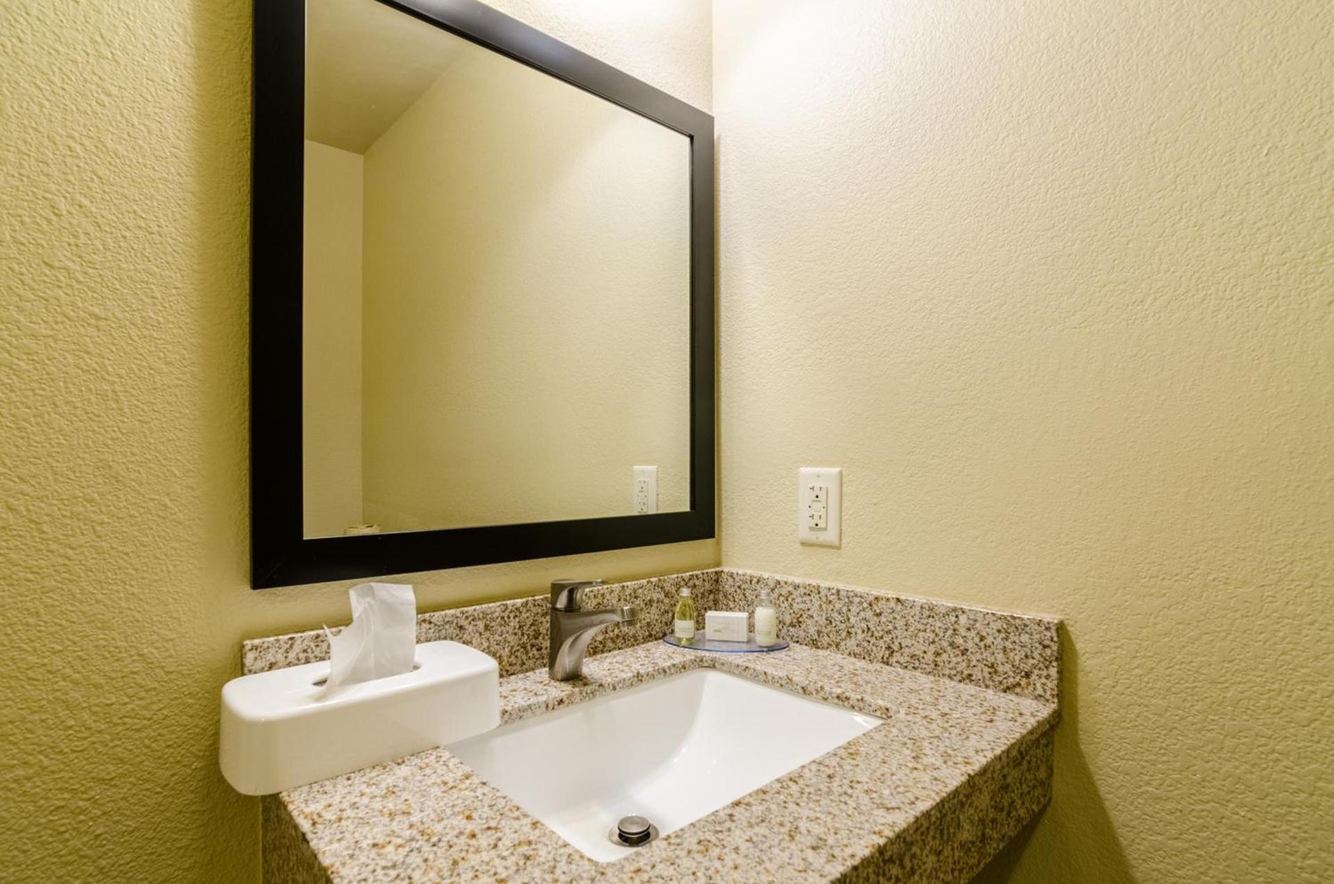 Cobblestone Hotel & Suites - McCook photo 23